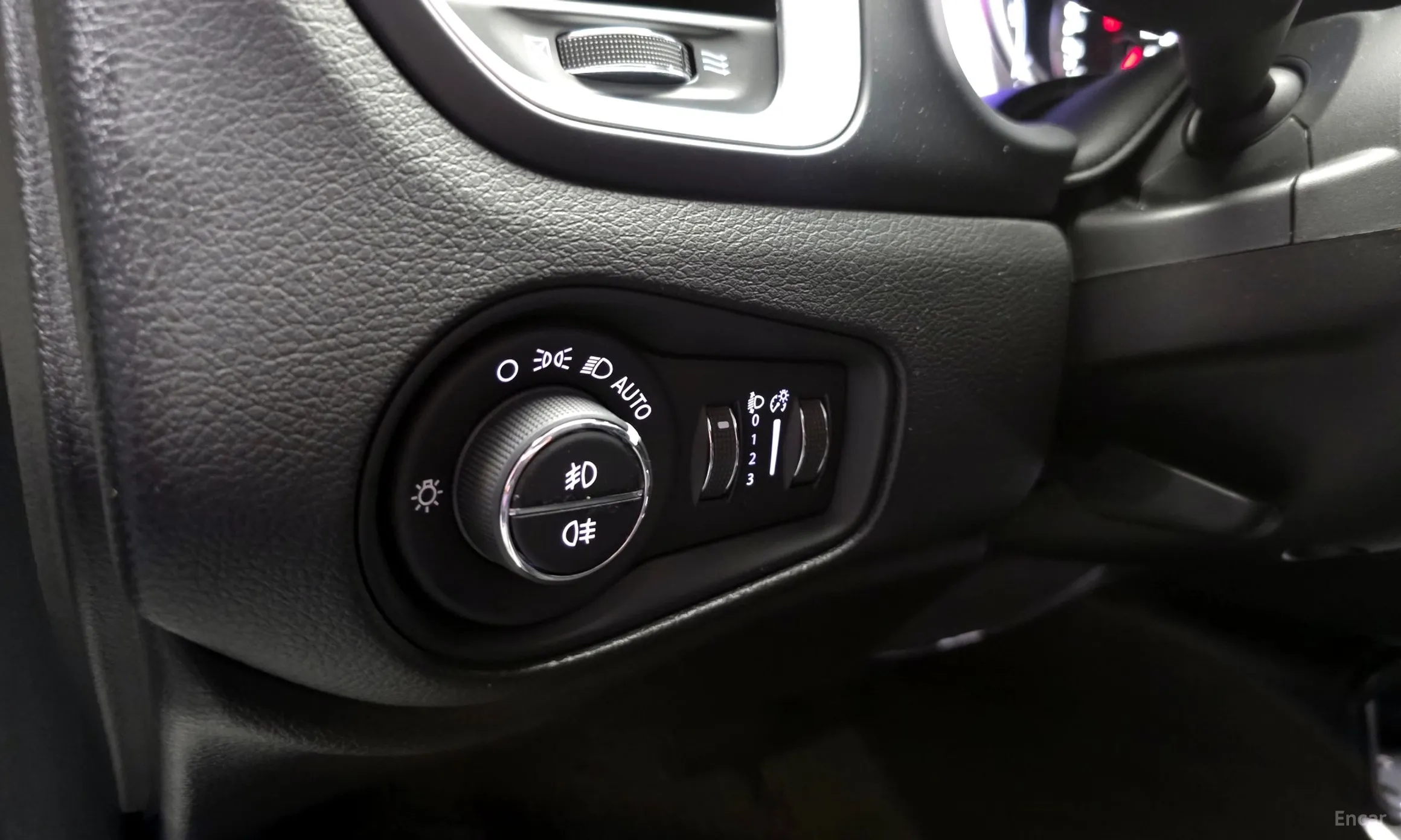 Jeep Renegade превью 15