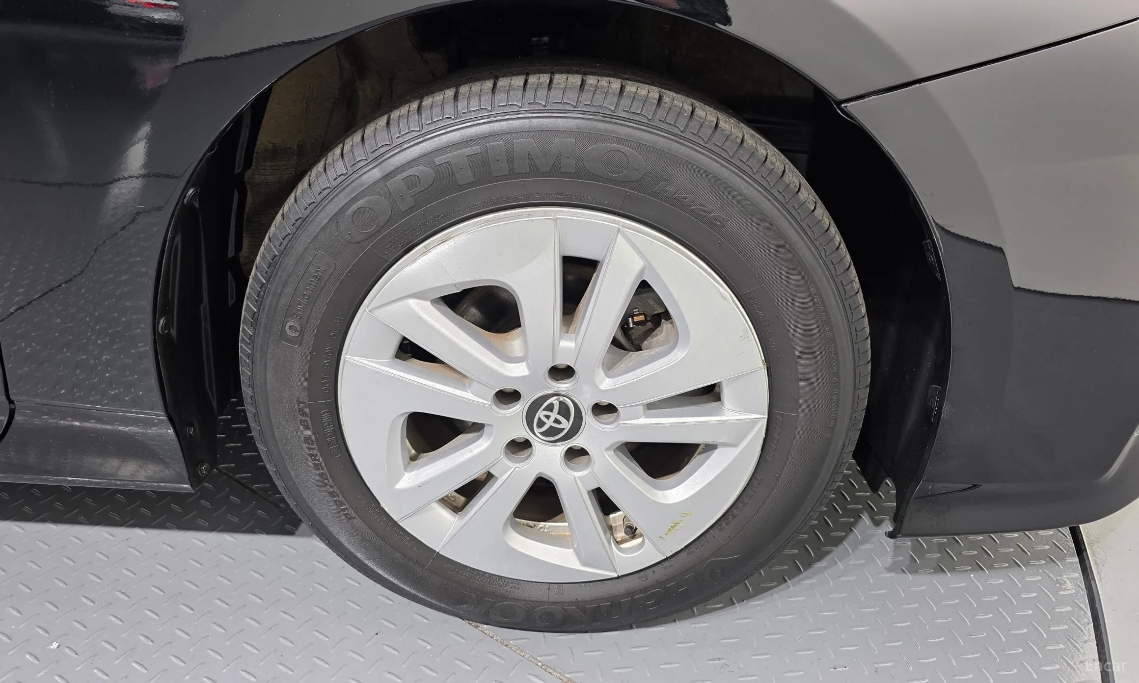 Toyota Prius 4th Generation превью 5