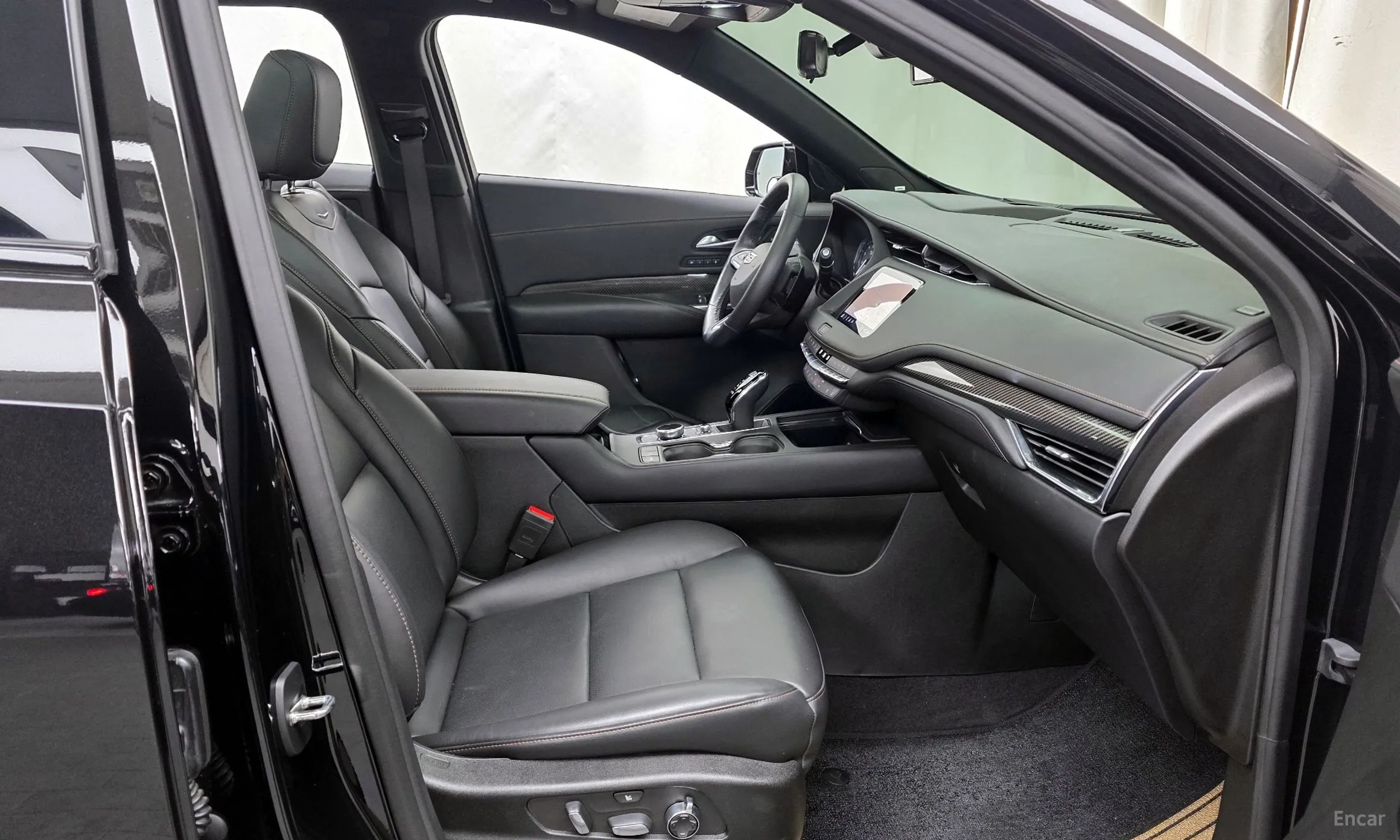 Cadillac XT4 превью 11