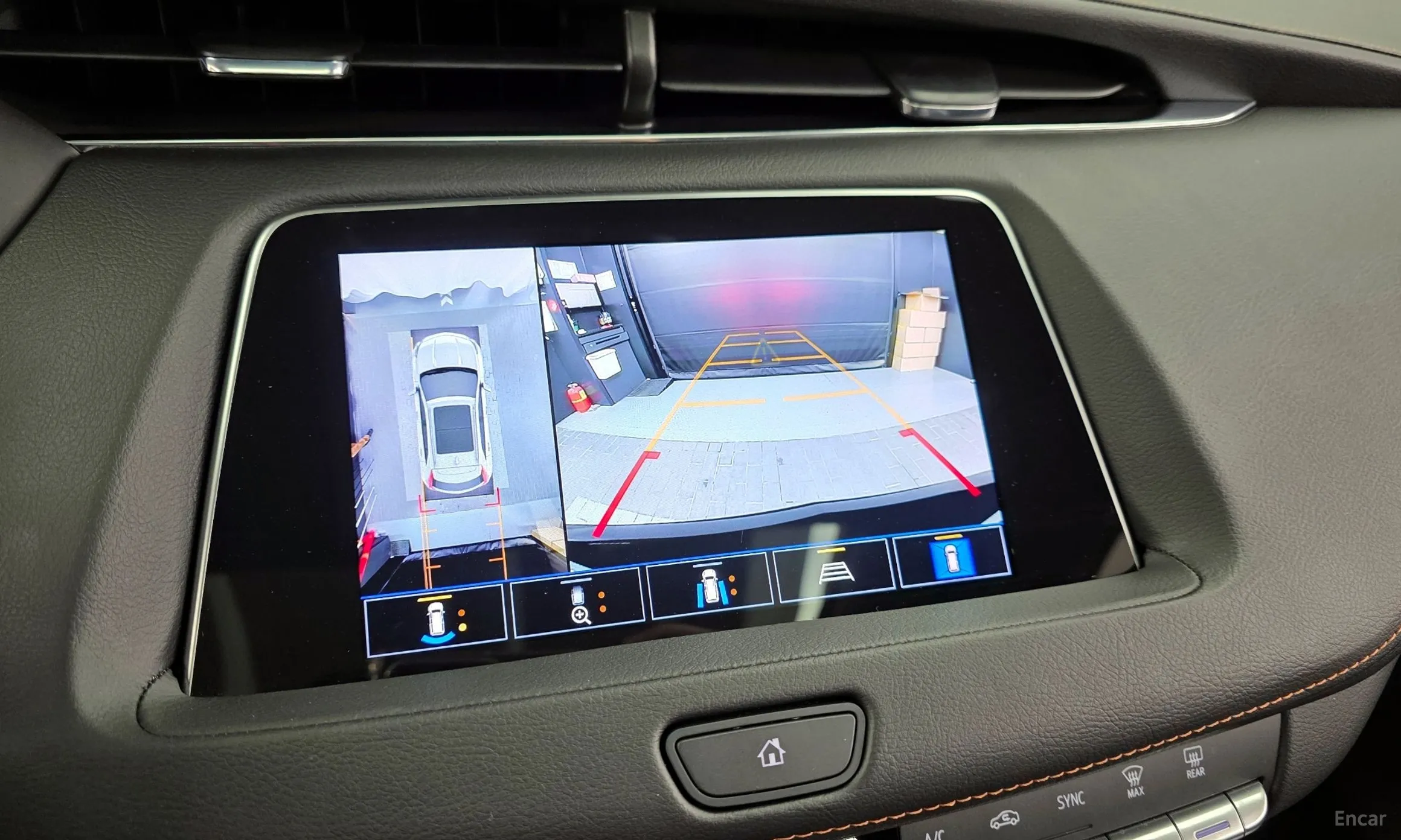 Cadillac XT4 превью 15