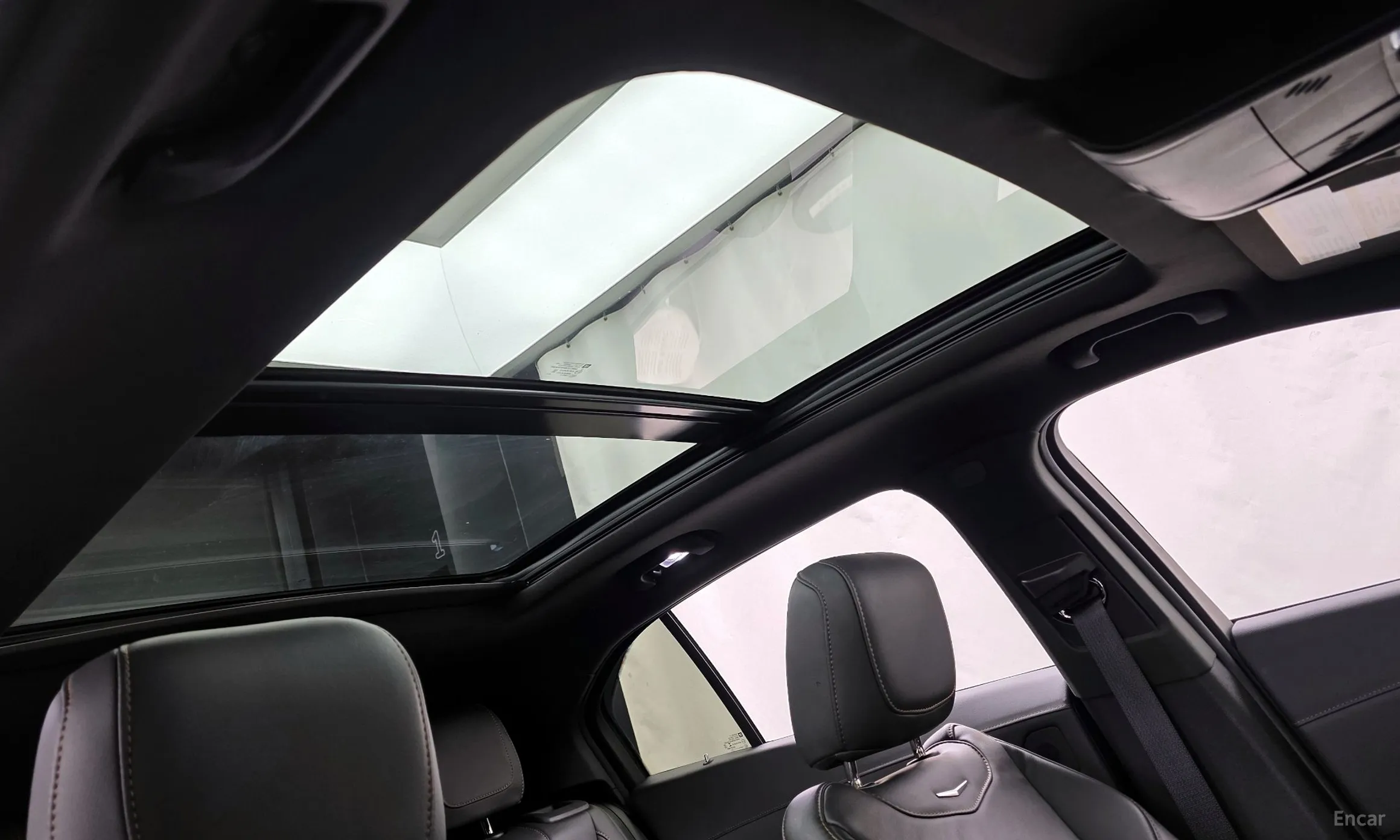 Cadillac XT4 превью 17
