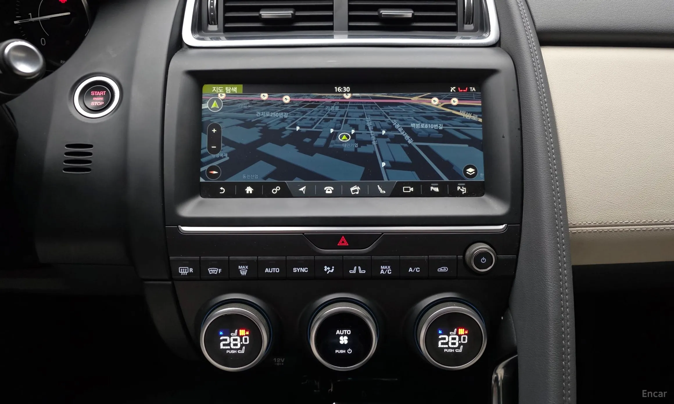 Jaguar E-PACE превью 15