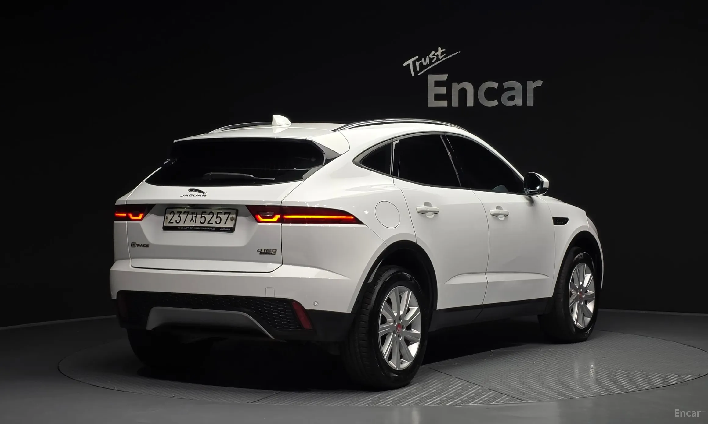 Jaguar E-PACE превью 2