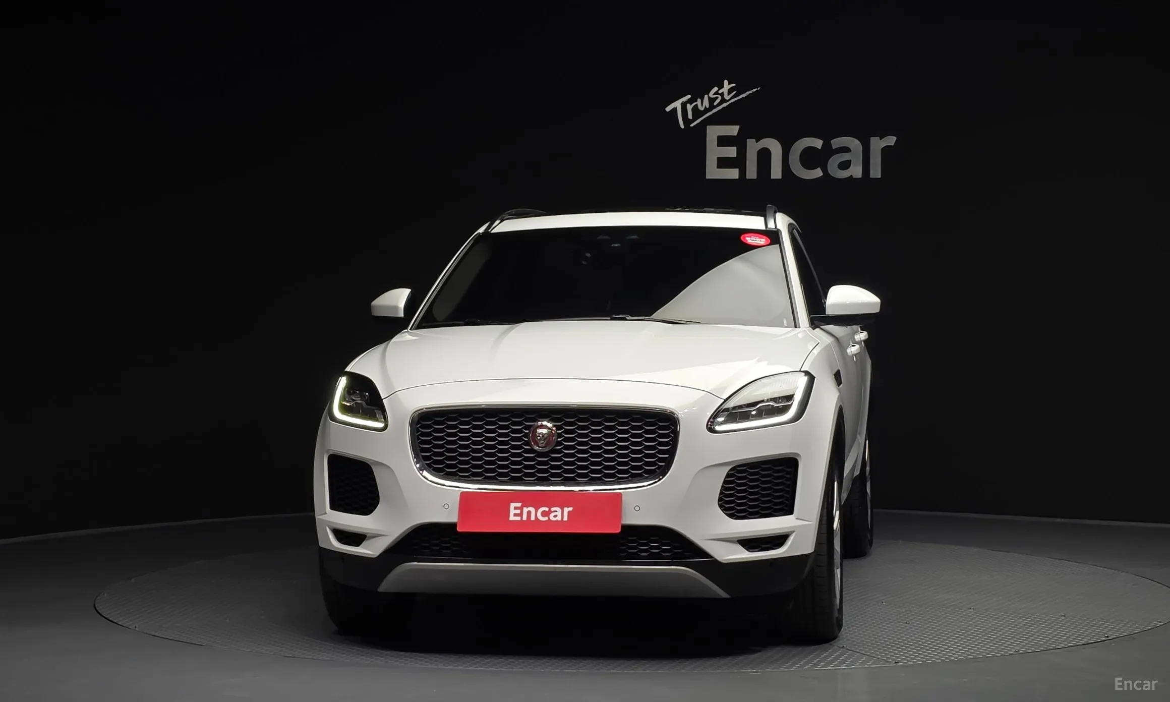 Jaguar E-PACE превью 3