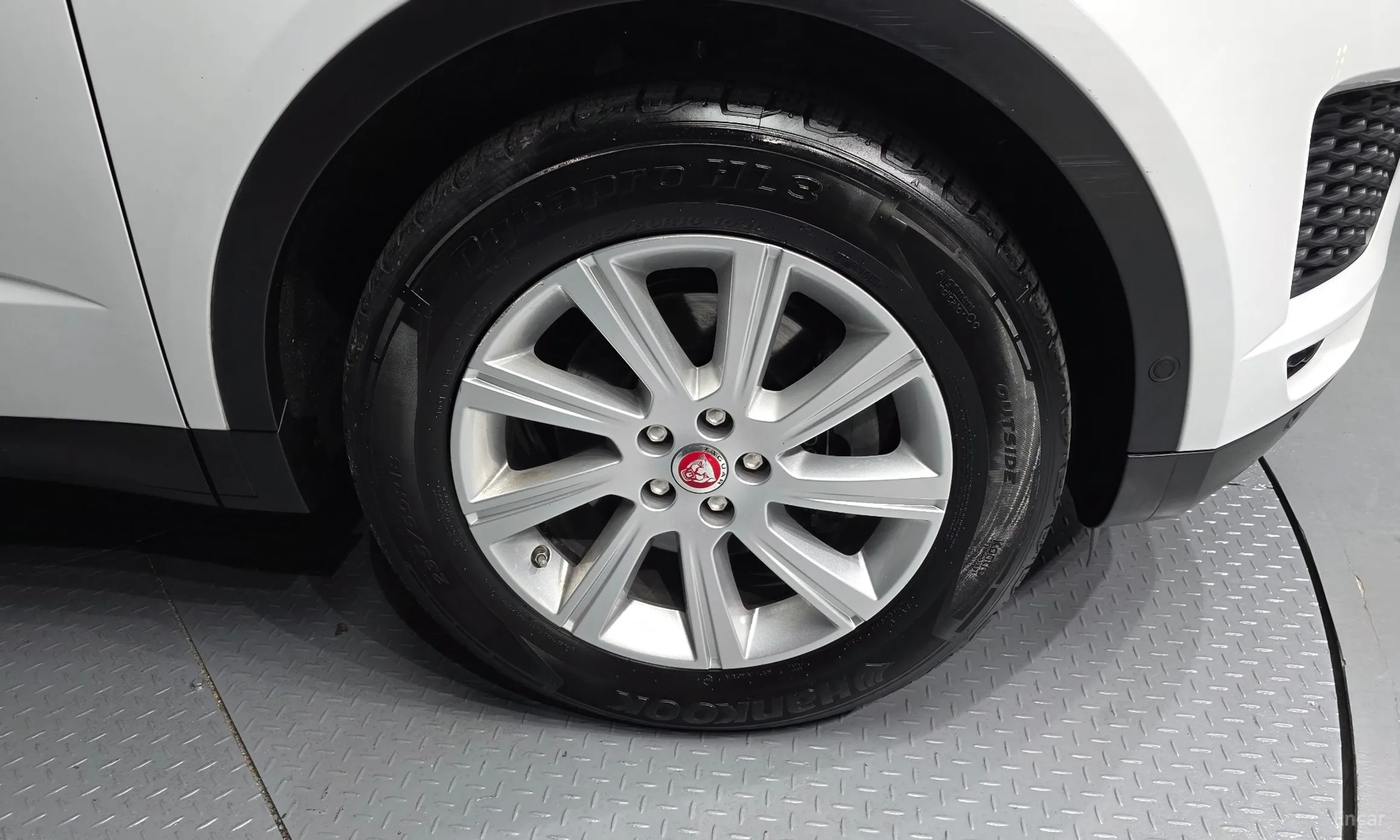 Jaguar E-PACE превью 5