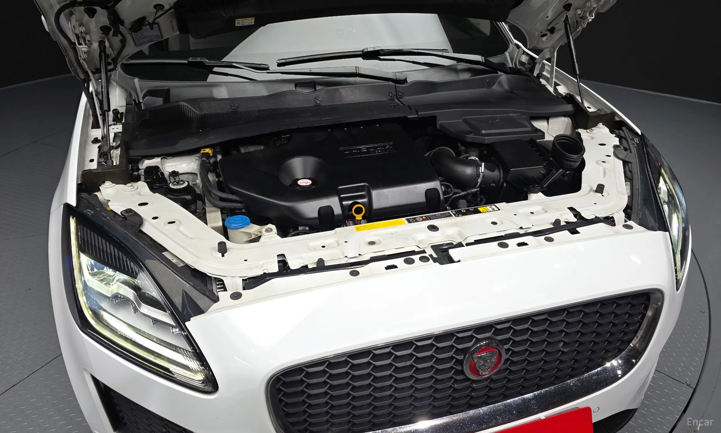 Jaguar E-PACE превью 6