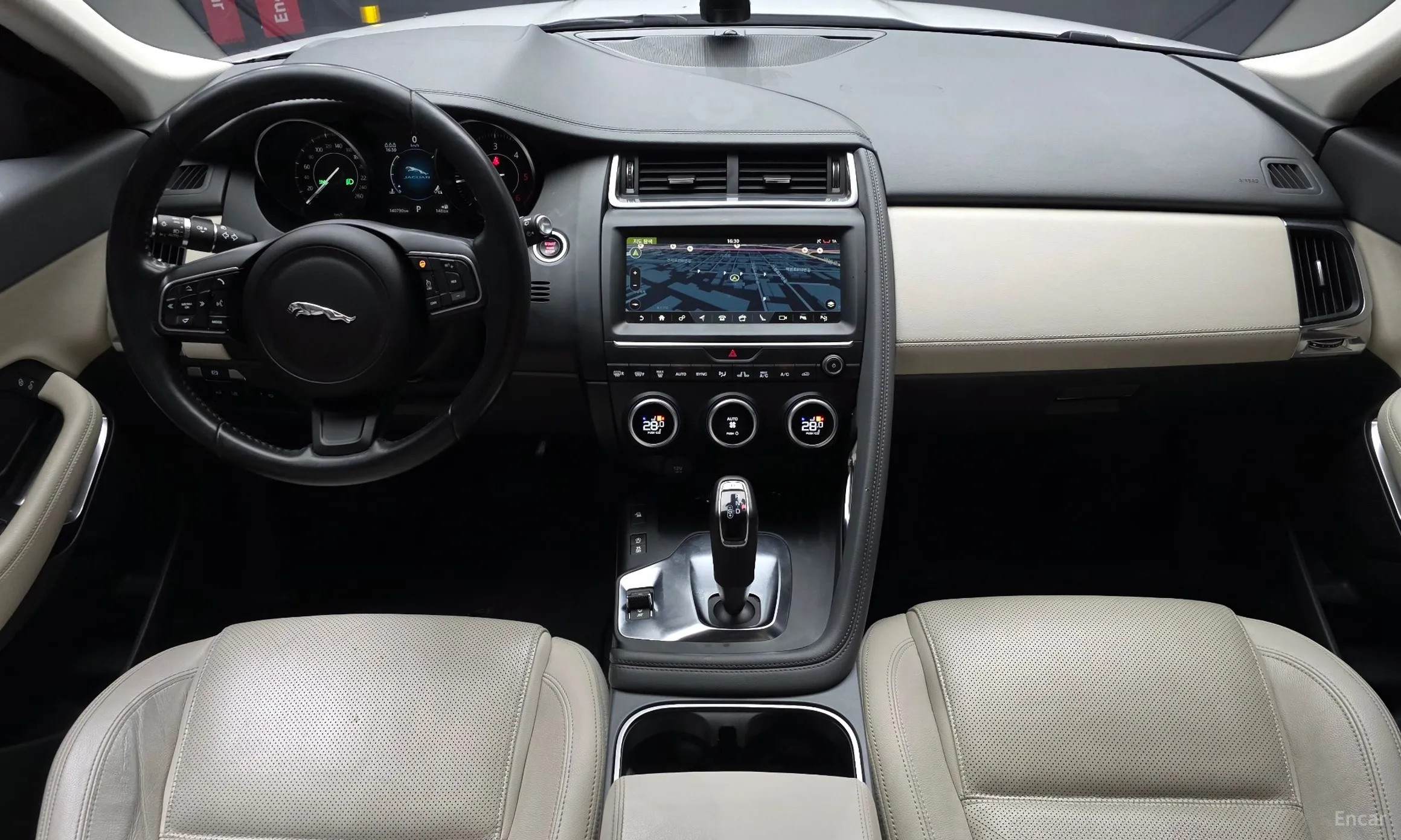 Jaguar E-PACE превью 7