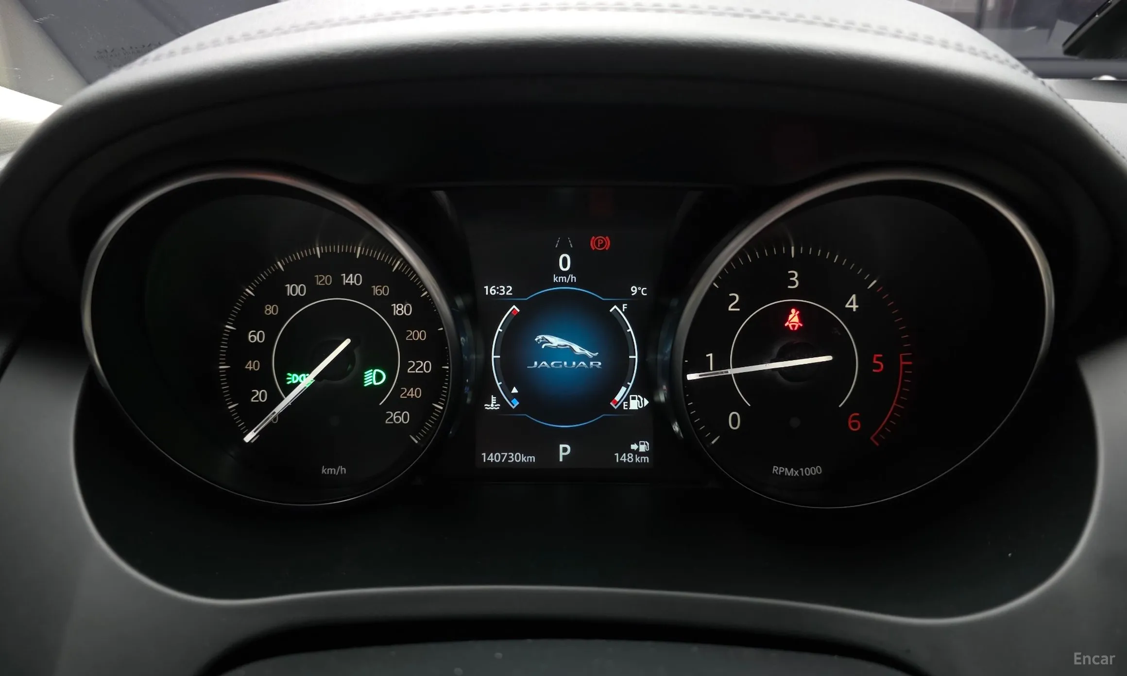 Jaguar E-PACE превью 8