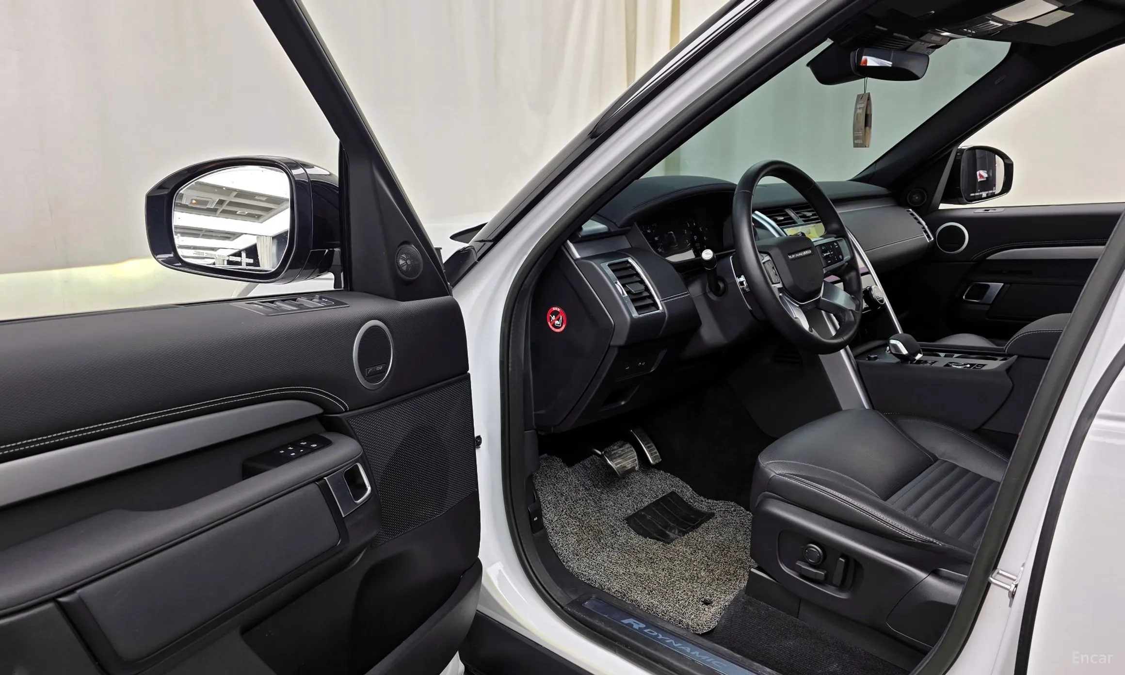 Land Rover Discovery 5 превью 10