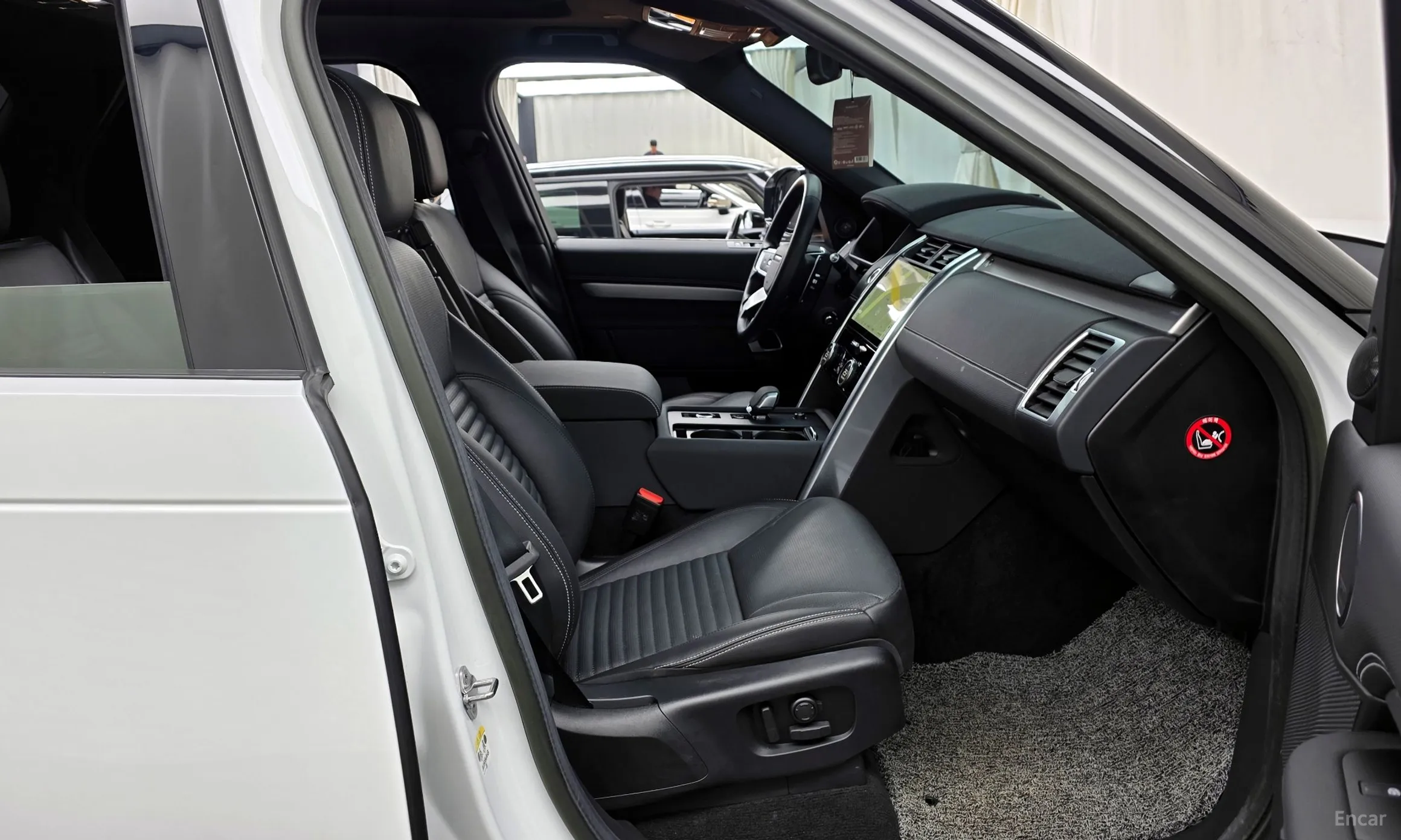 Land Rover Discovery 5 превью 11