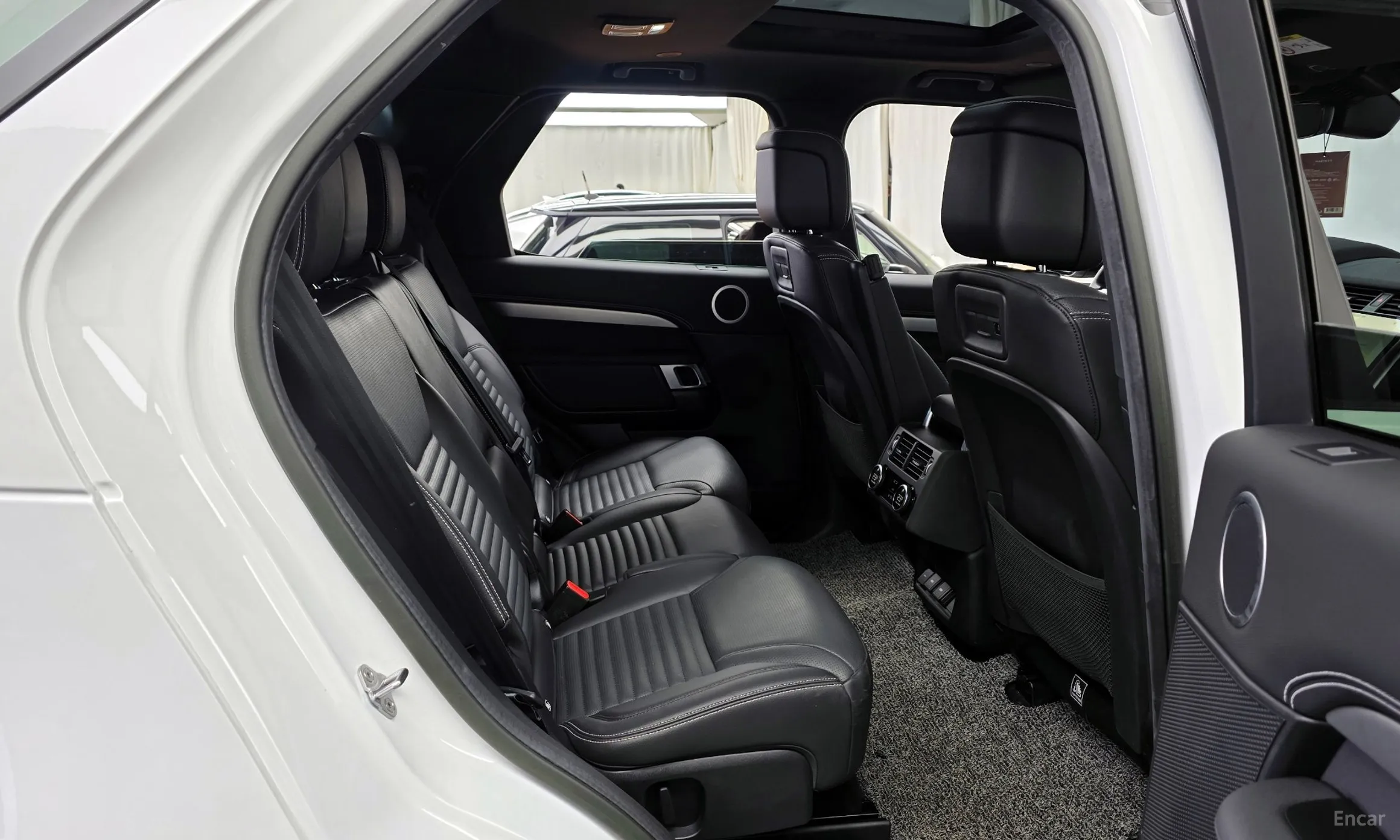 Land Rover Discovery 5 превью 12