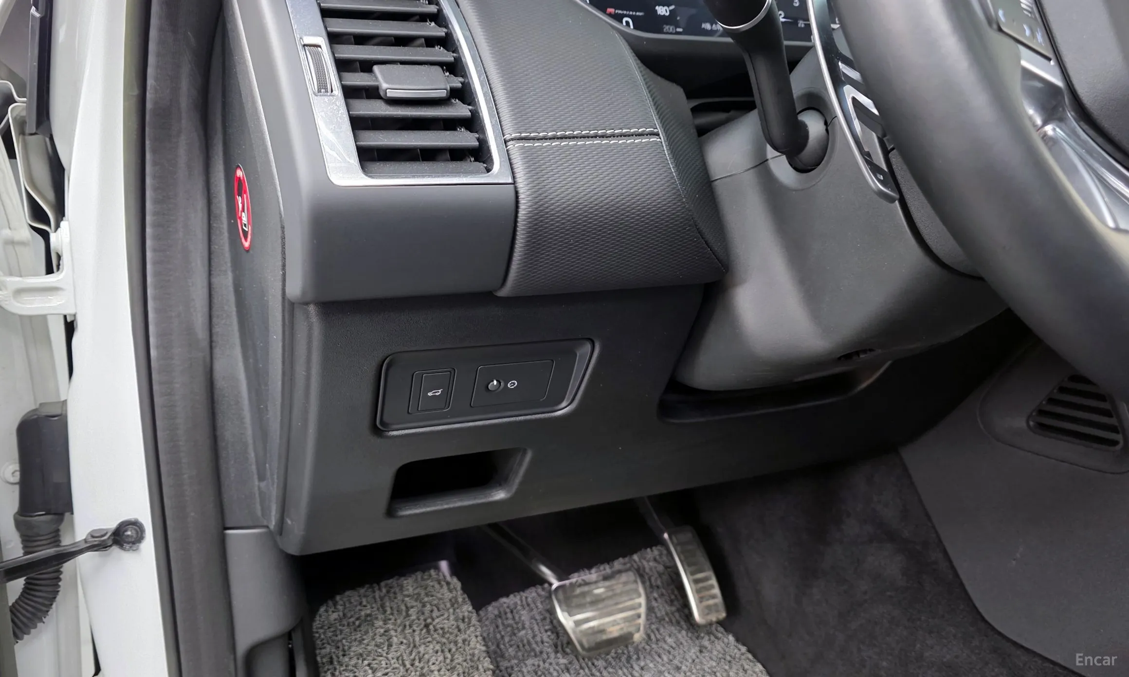 Land Rover Discovery 5 превью 16
