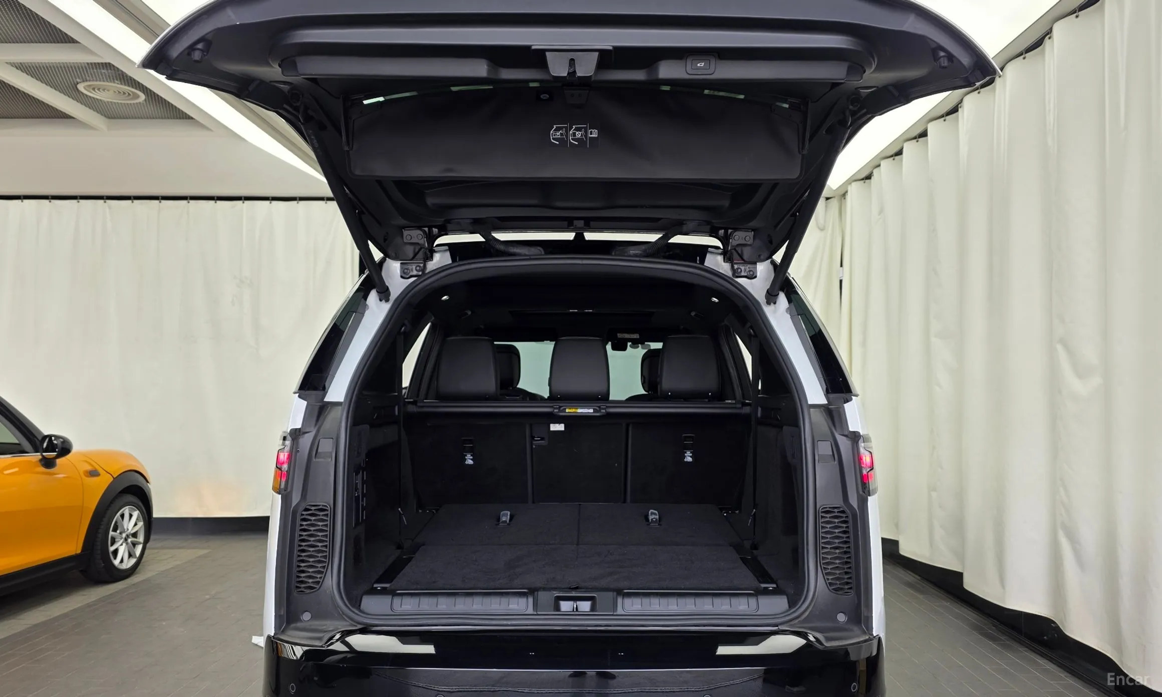 Land Rover Discovery 5 превью 20