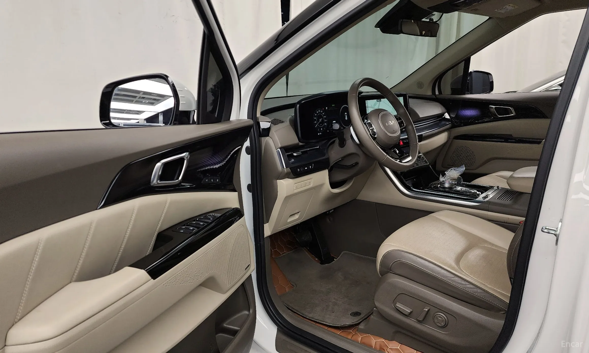 Kia Carnival Gen 4 превью 10