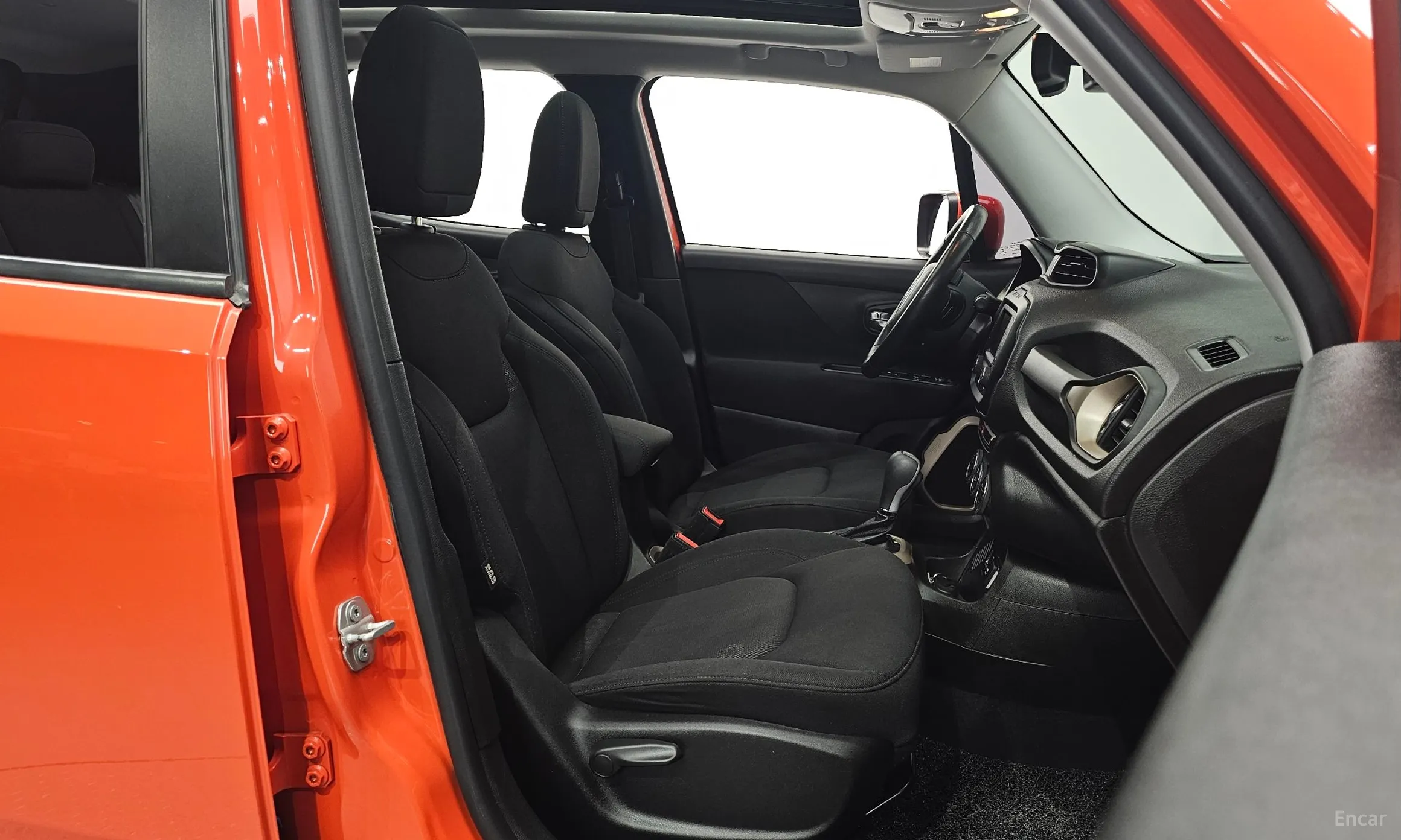 Jeep Renegade превью 10