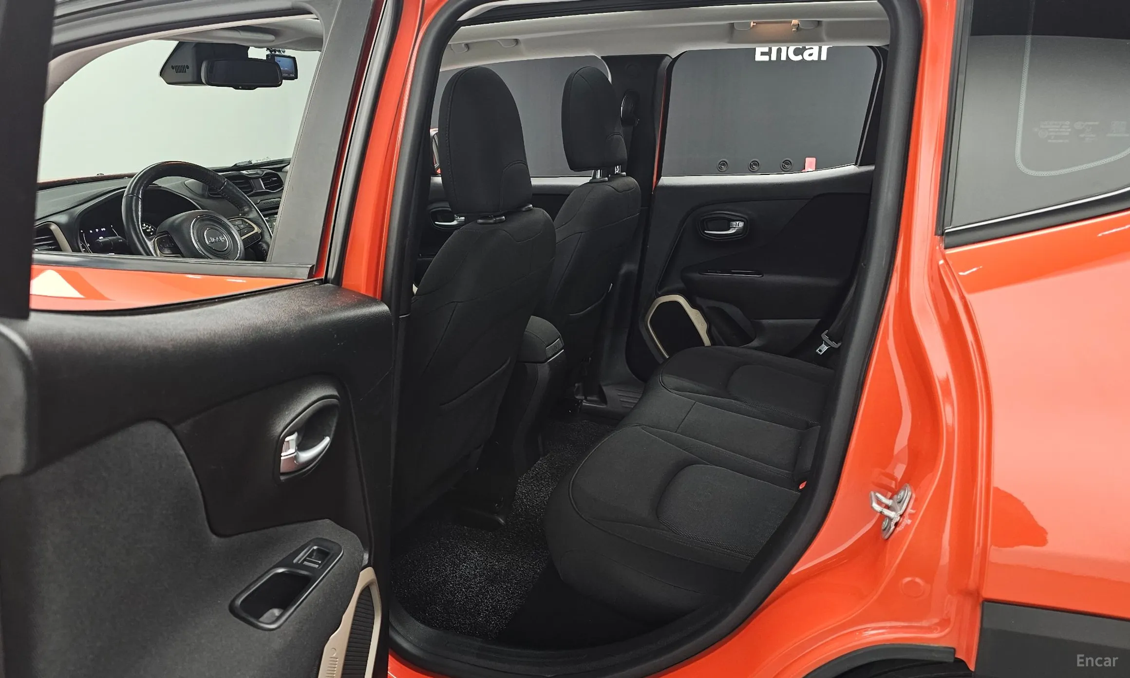 Jeep Renegade превью 12