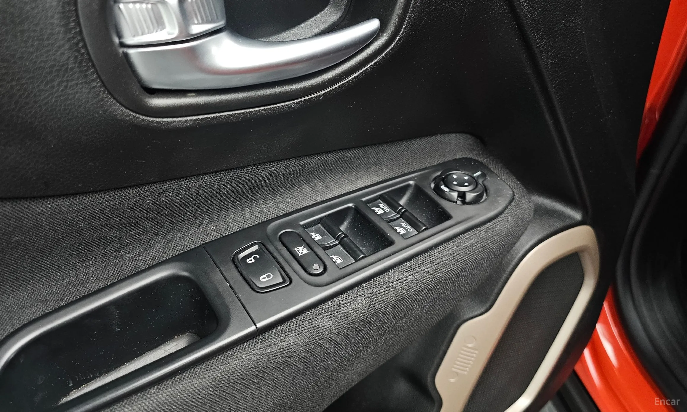 Jeep Renegade превью 17