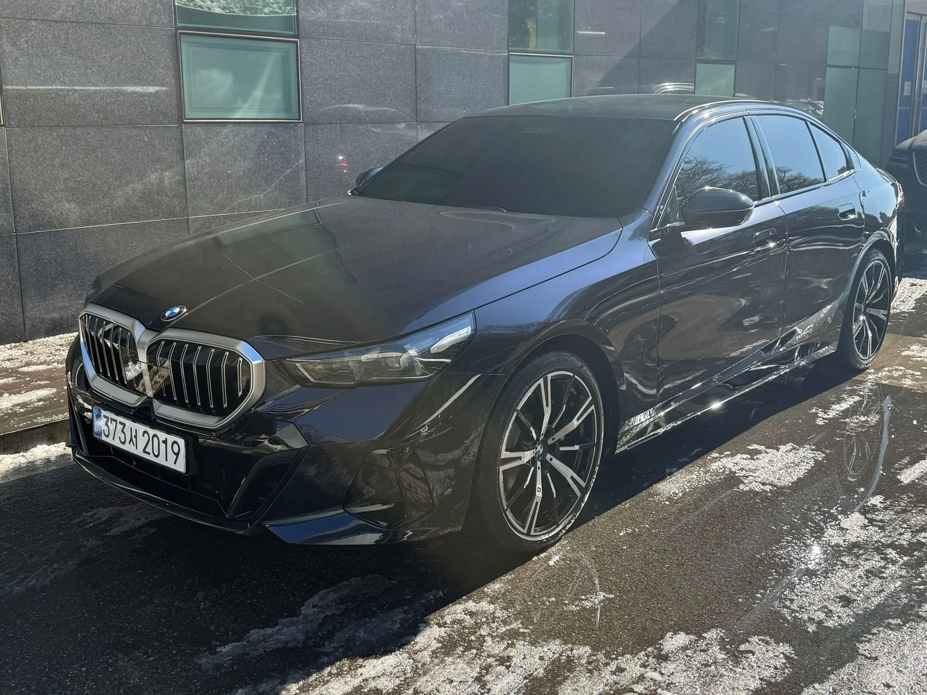 BMW 5 Series (G60) превью 2