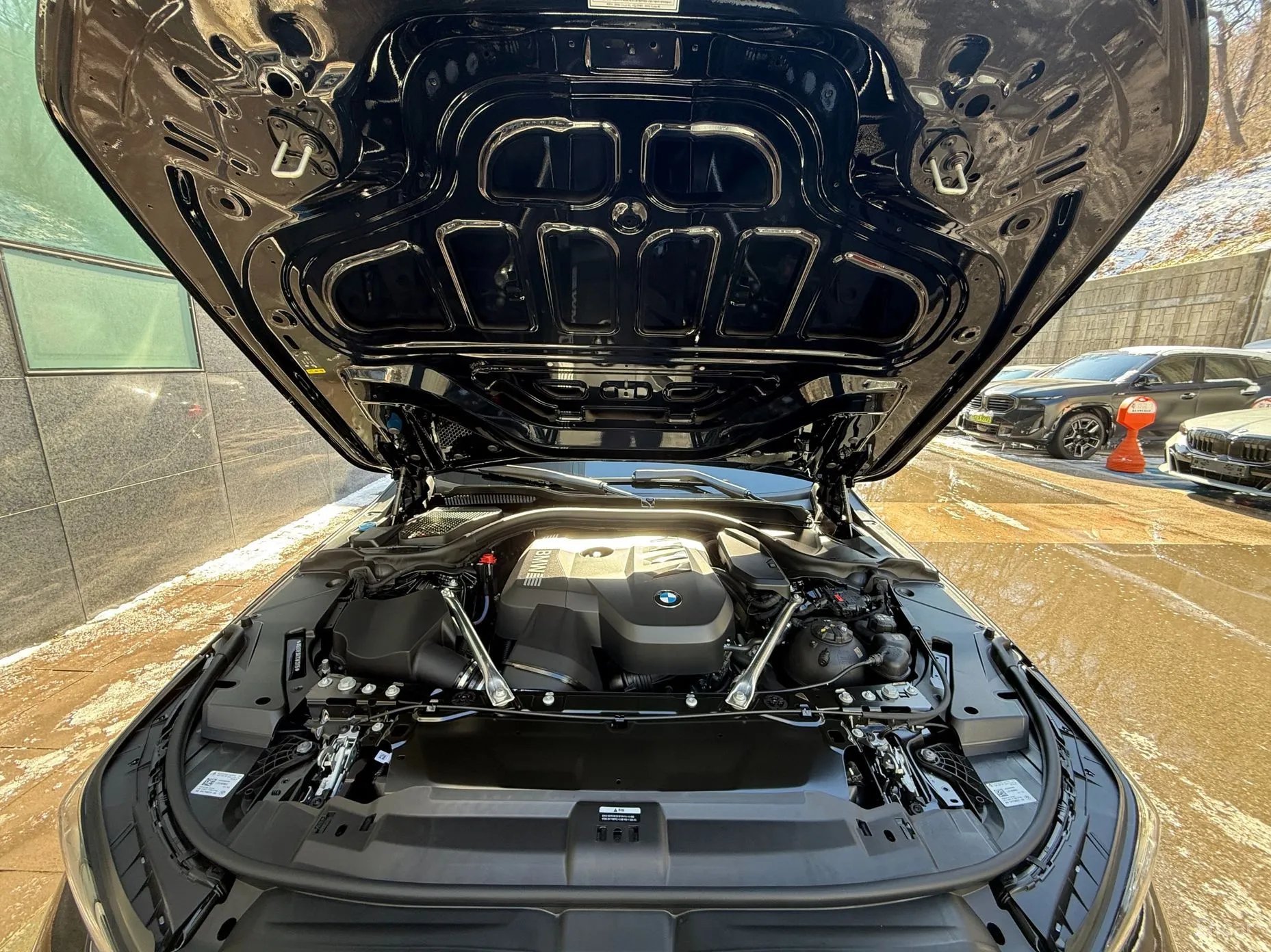 BMW 5 Series (G60) превью 19