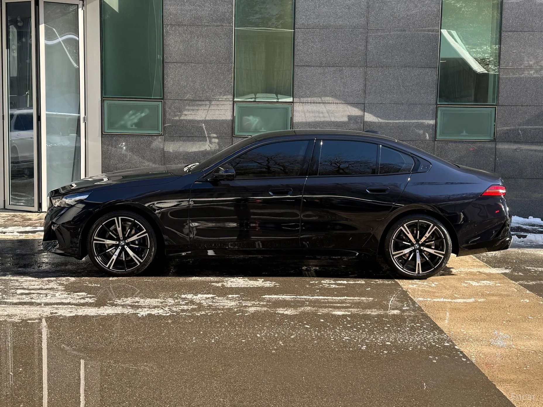 BMW 5 Series (G60) превью 3
