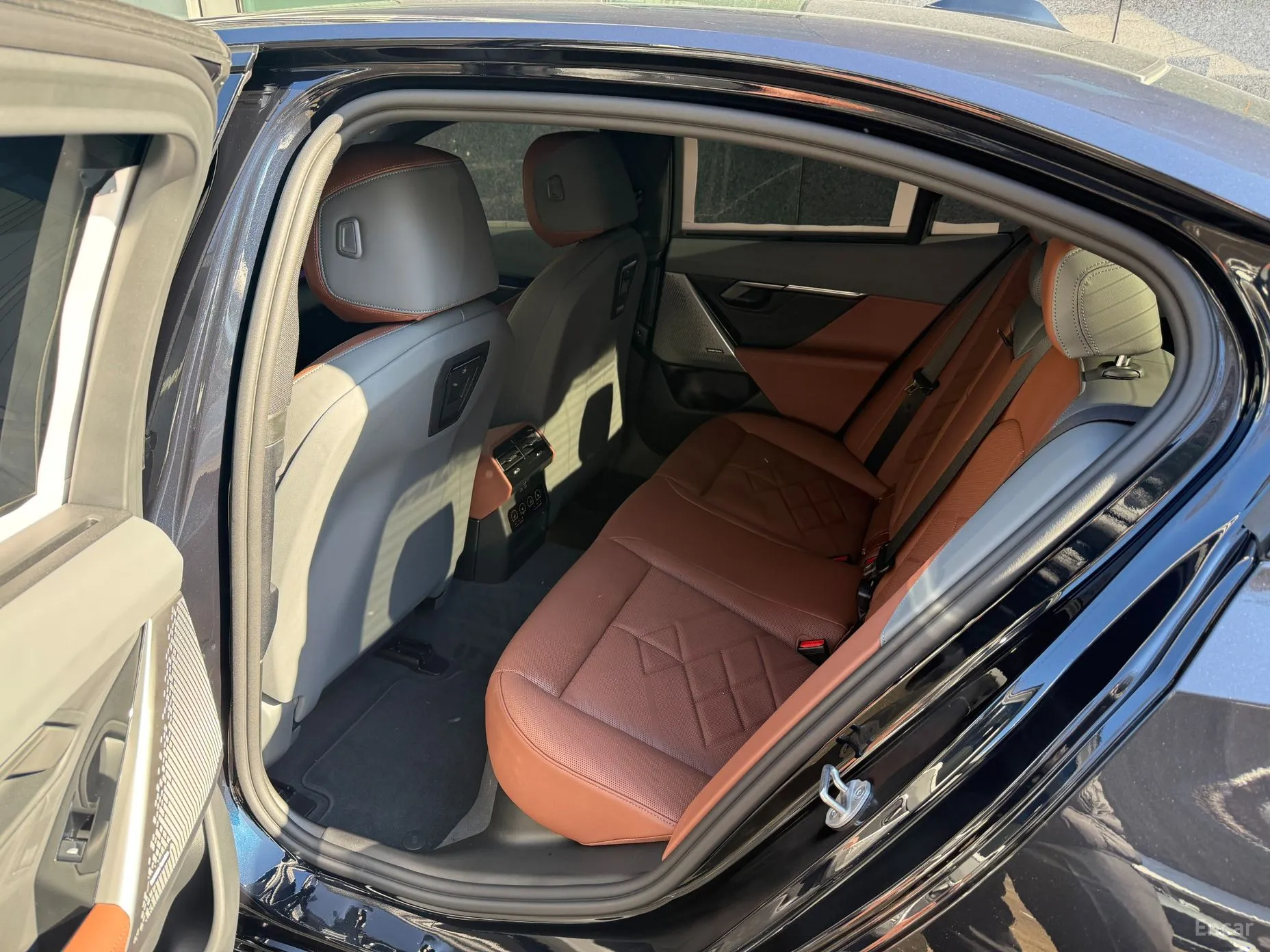 BMW 5 Series (G60) превью 8
