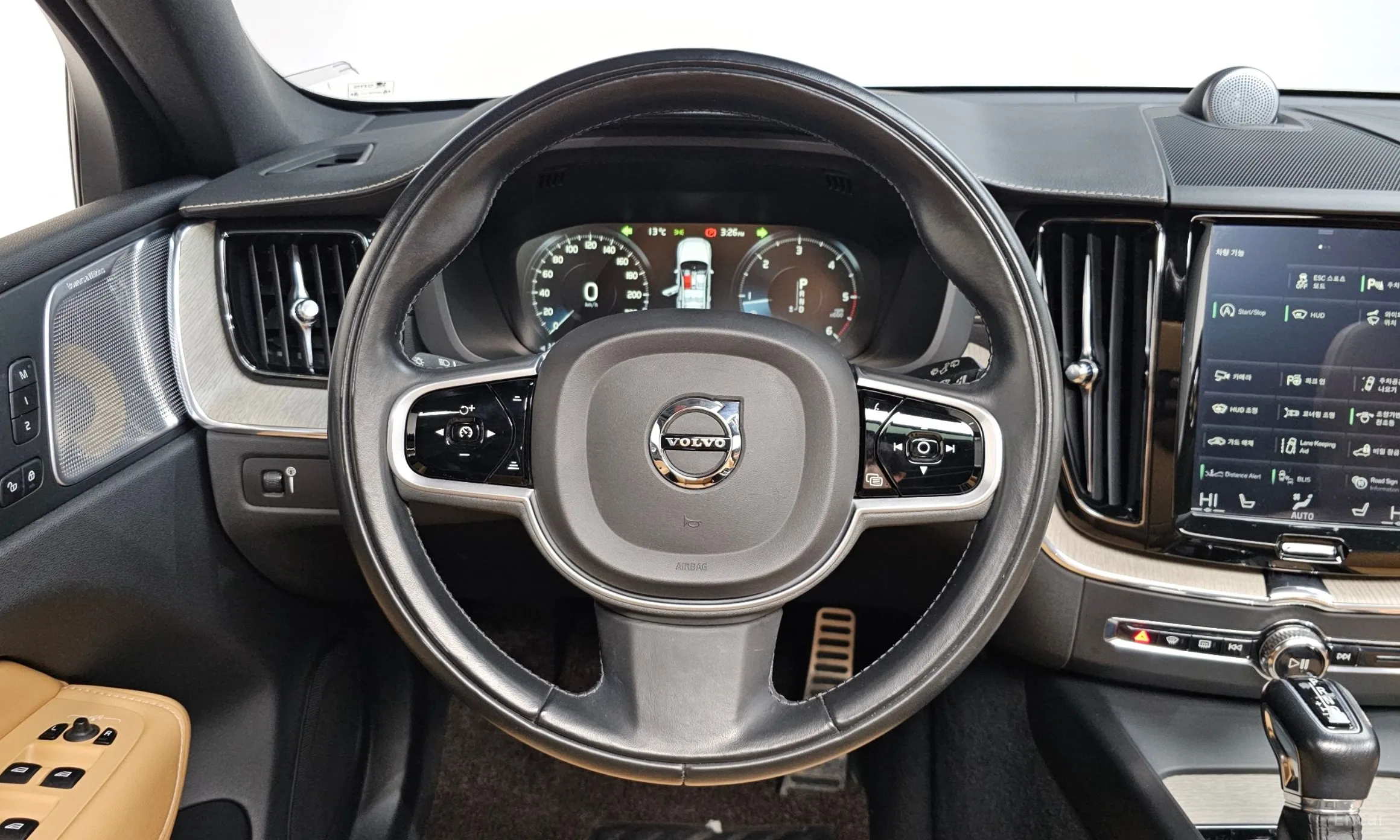 Volvo XC60 Gen 2 превью 13