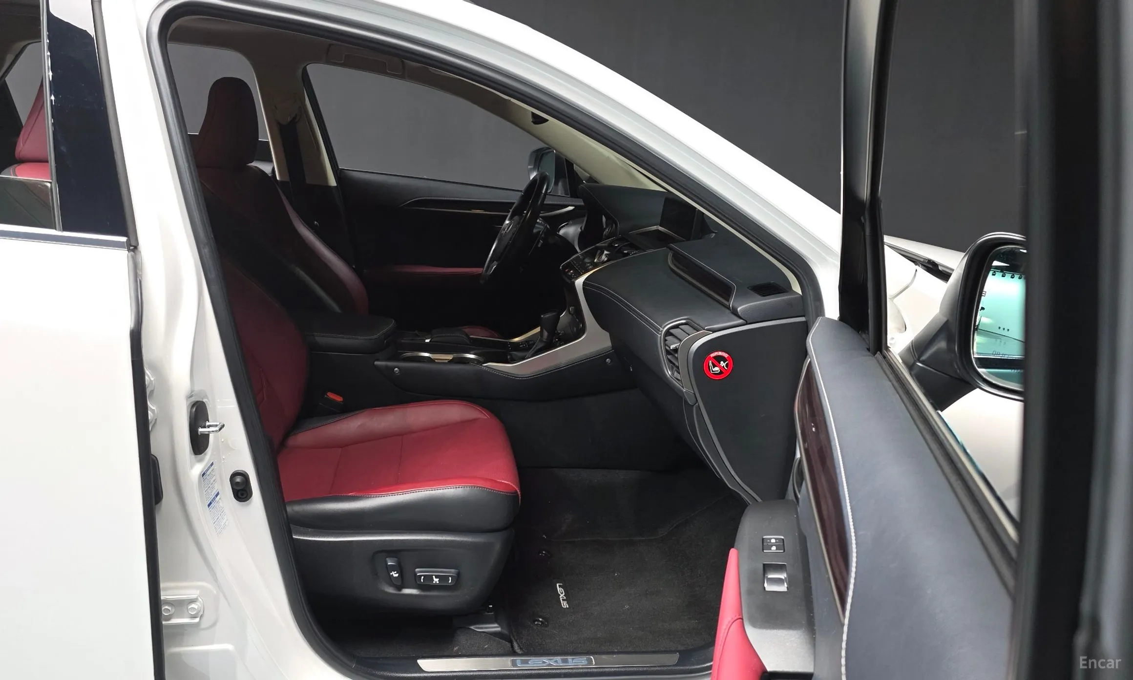 Lexus NX300h превью 11