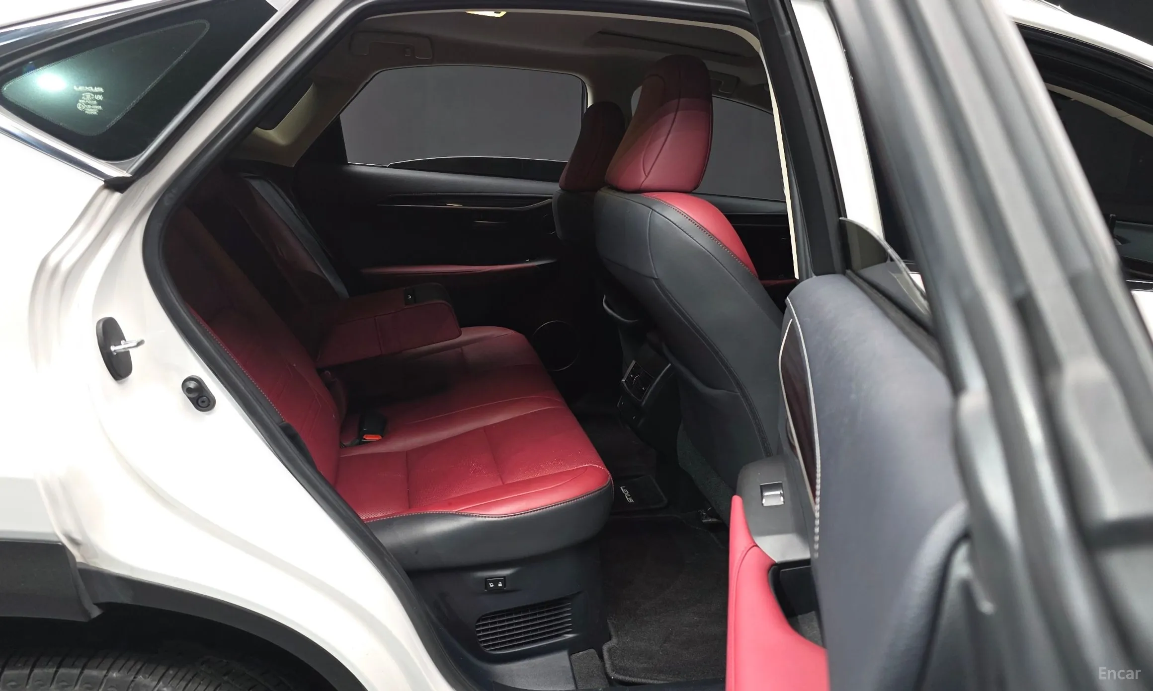 Lexus NX300h превью 12