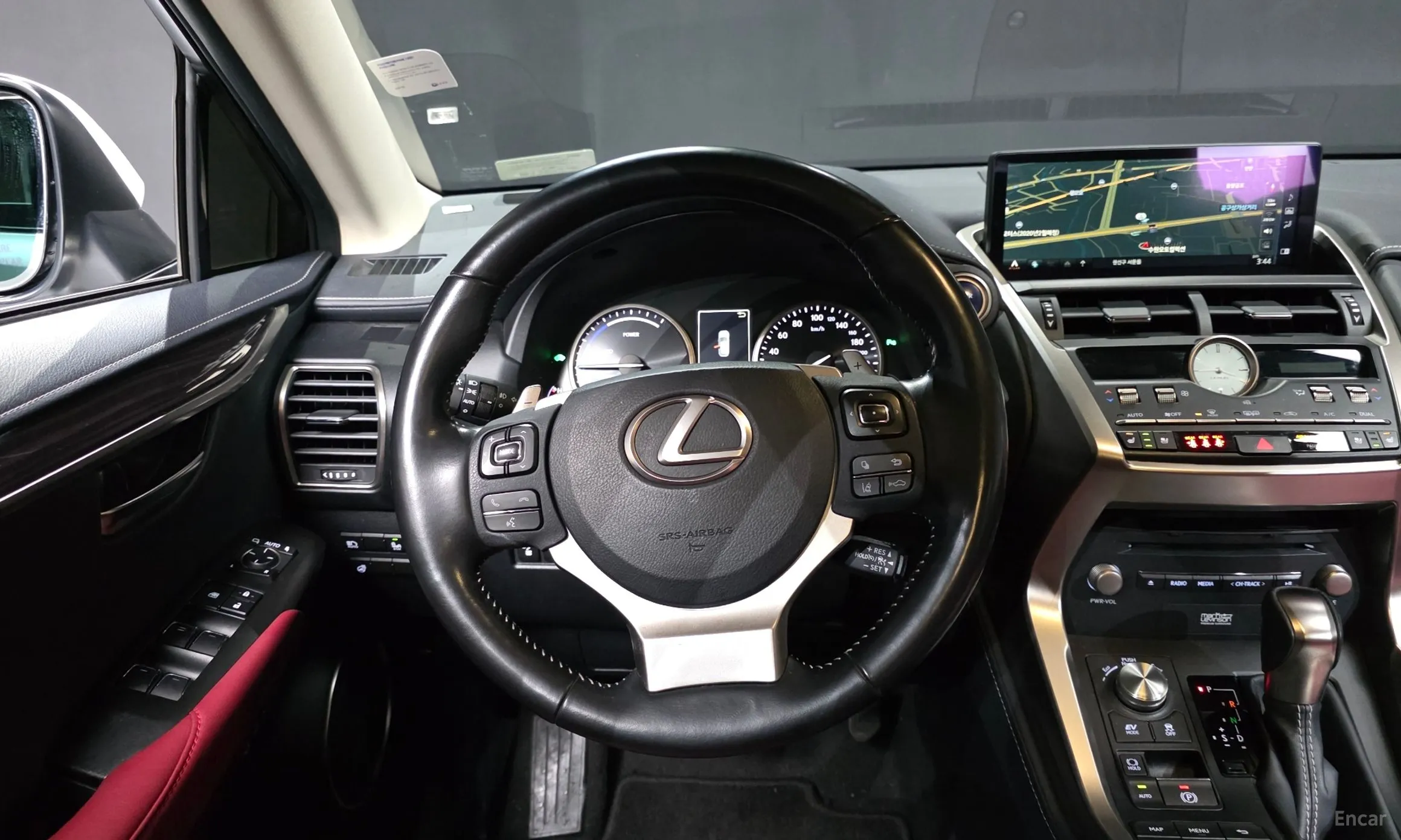 Lexus NX300h превью 13