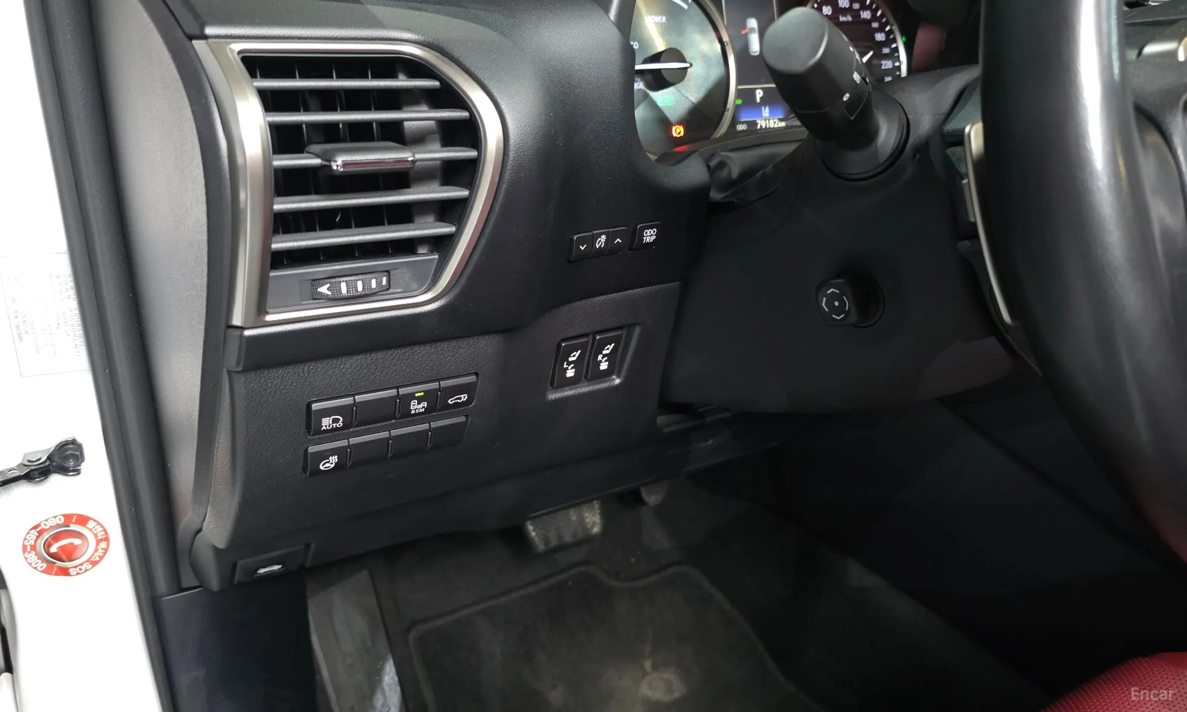 Lexus NX300h превью 14