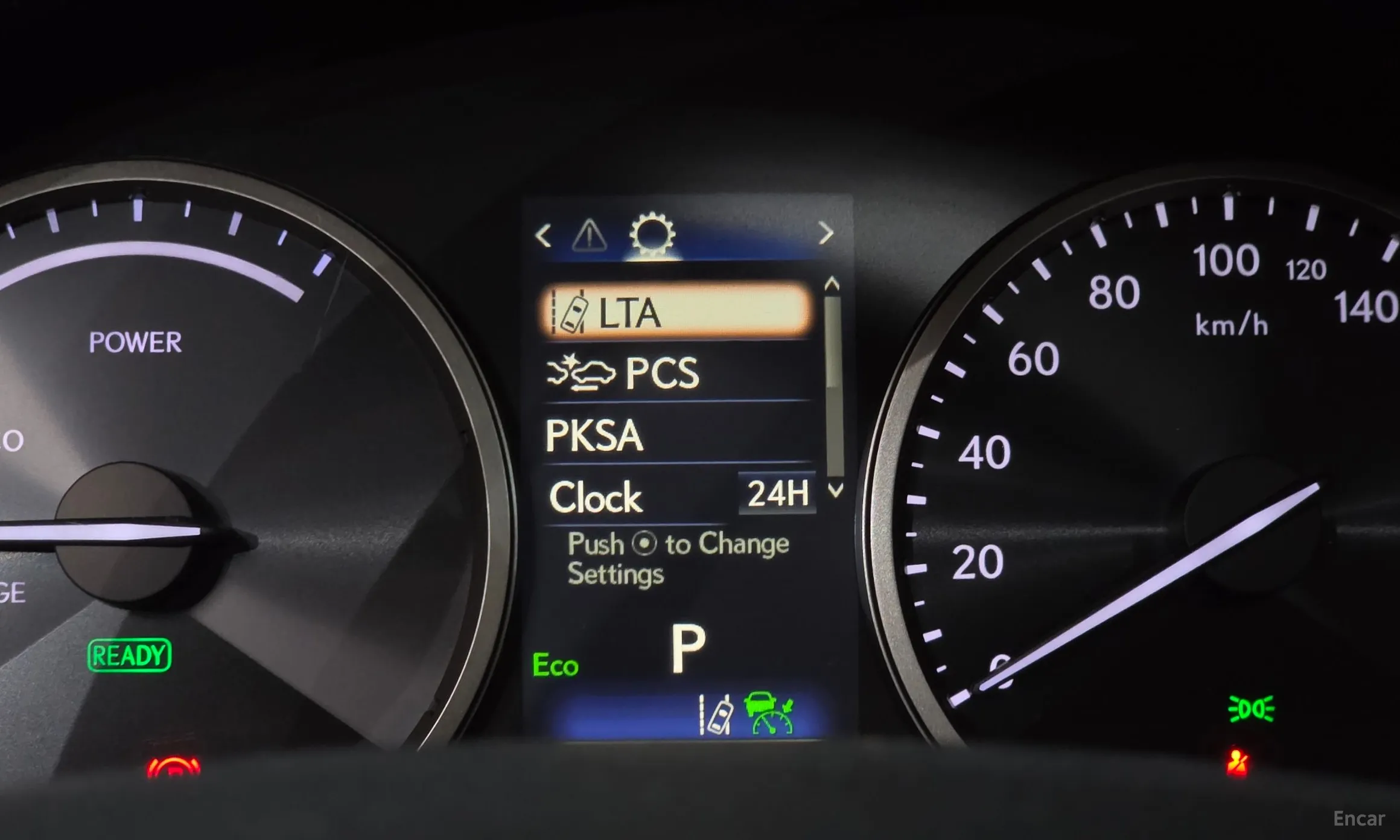Lexus NX300h превью 17