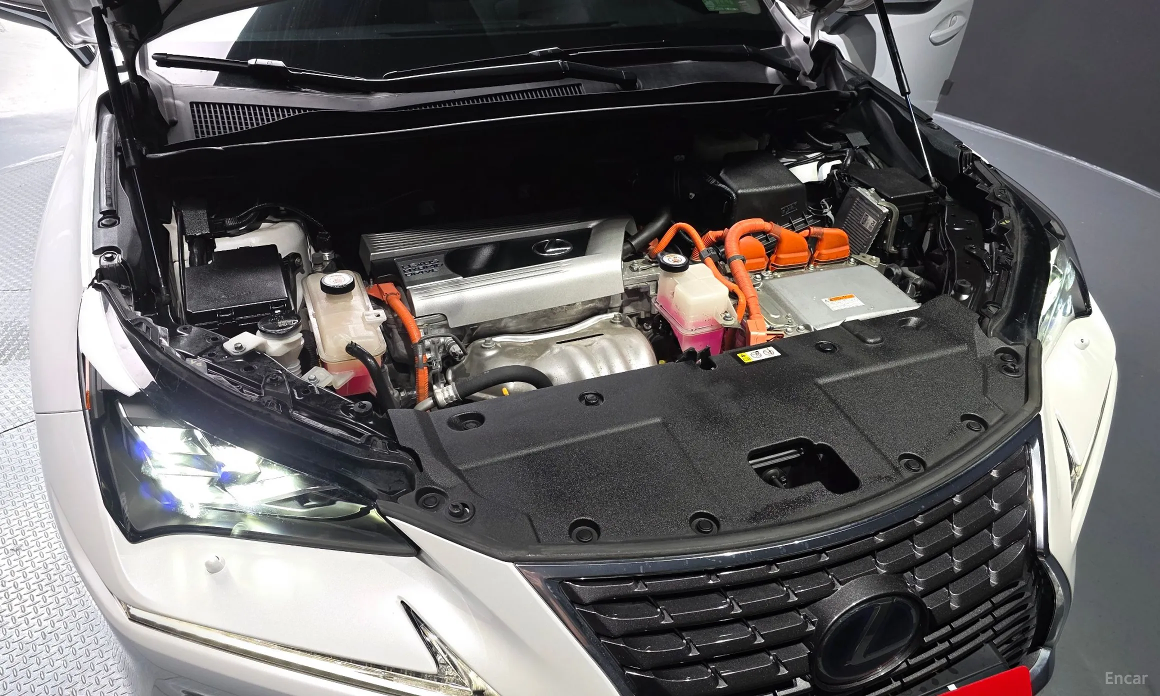 Lexus NX300h превью 6