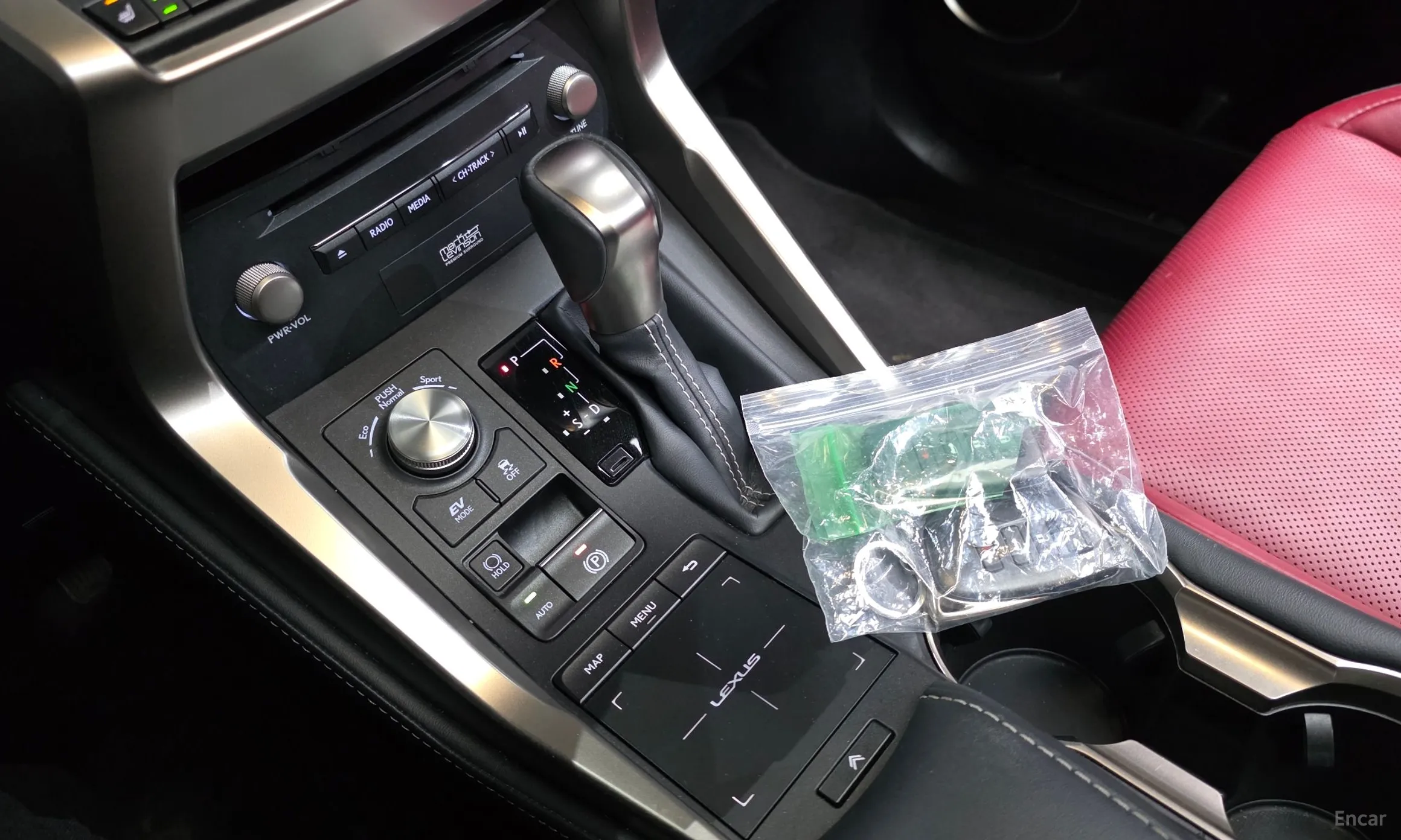 Lexus NX300h превью 9