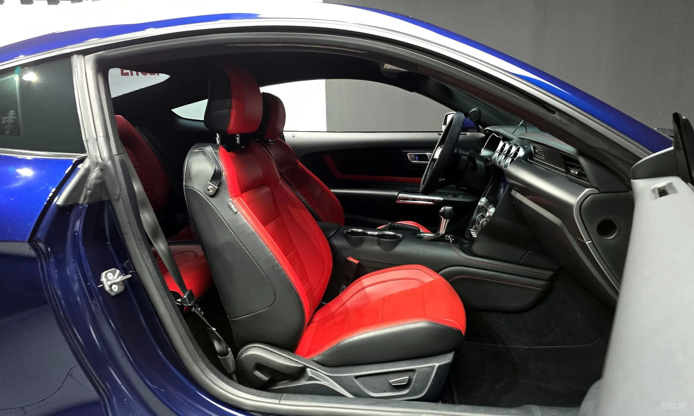 Ford Mustang превью 10