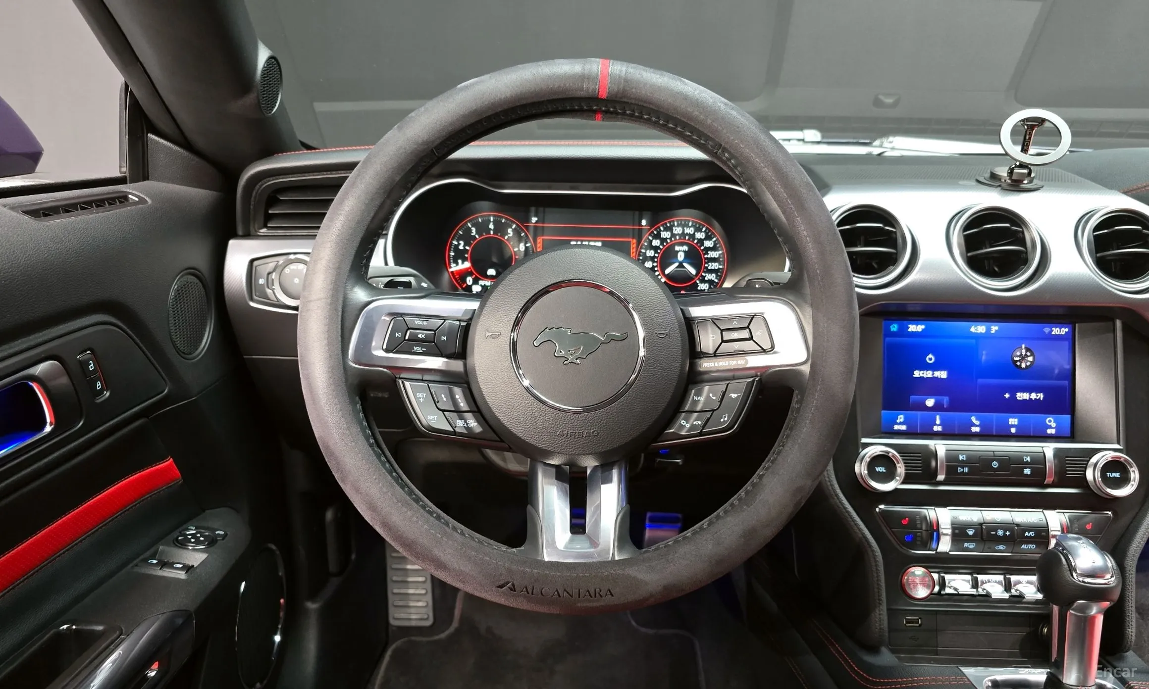 Ford Mustang превью 13