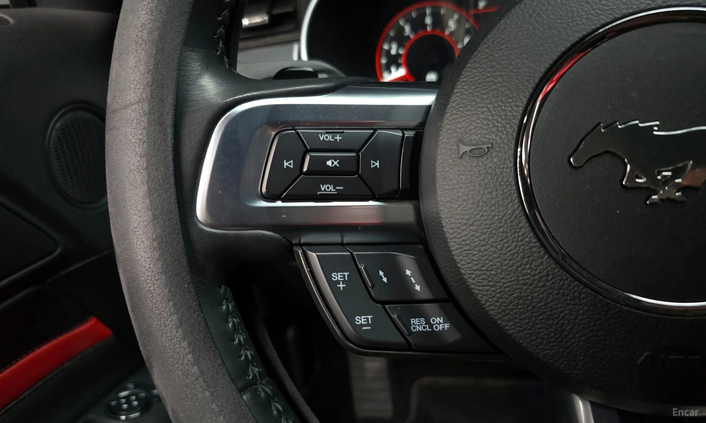 Ford Mustang превью 18