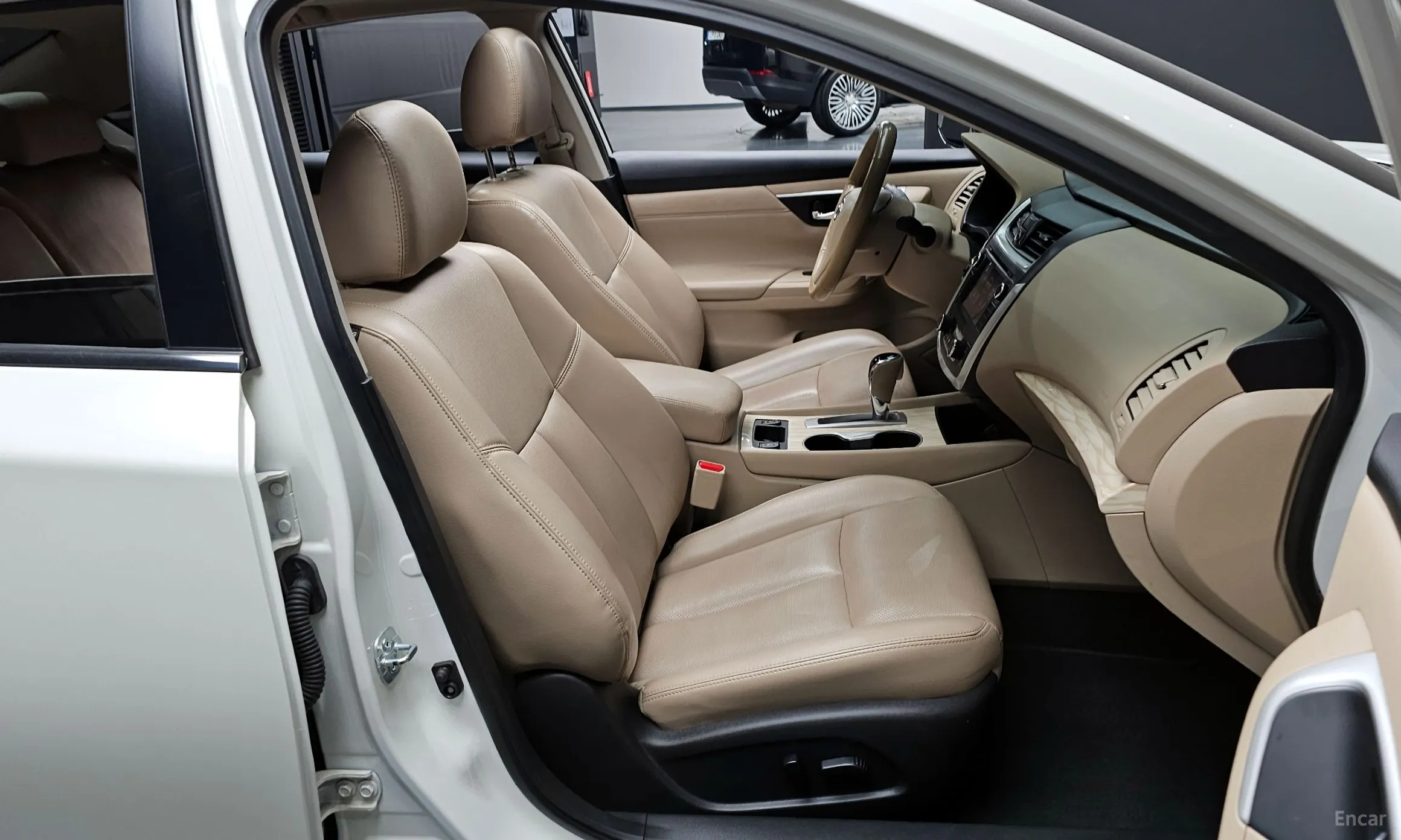 Nissan Altima превью 10