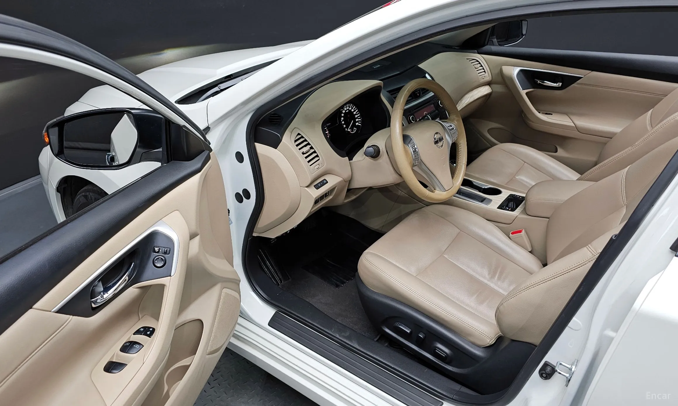 Nissan Altima превью 12