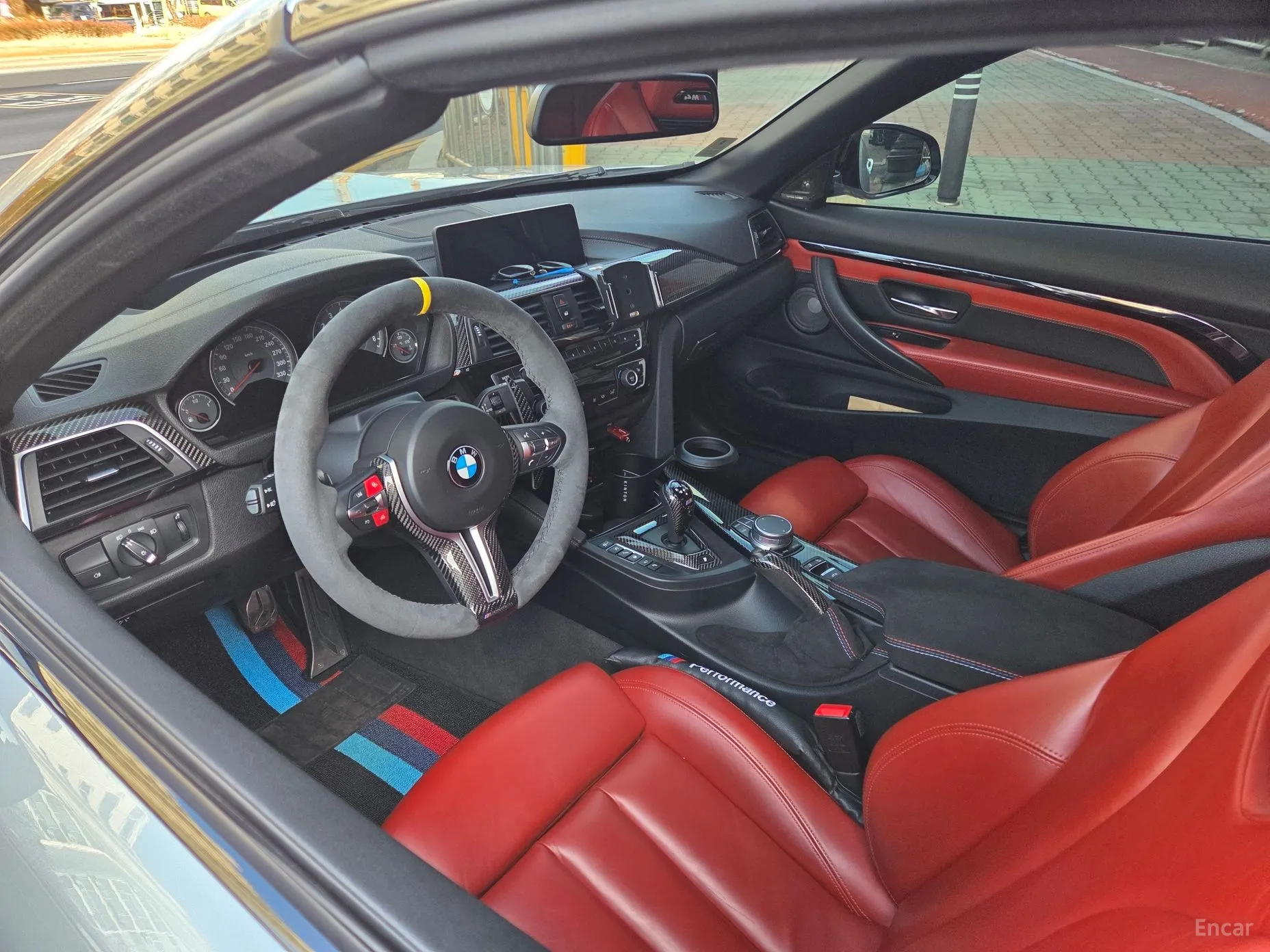 BMW M4 (F82) превью 3