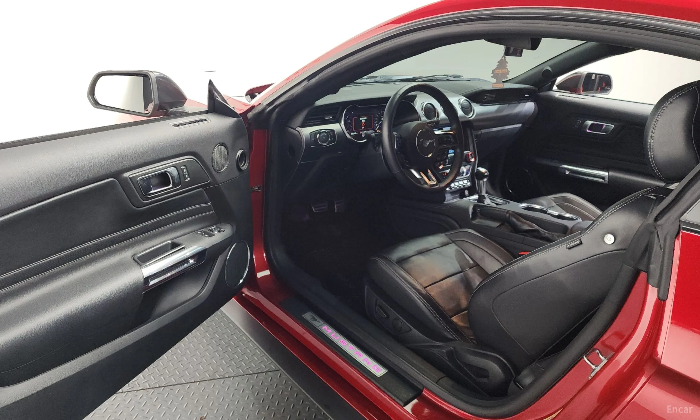 Ford Mustang превью 10