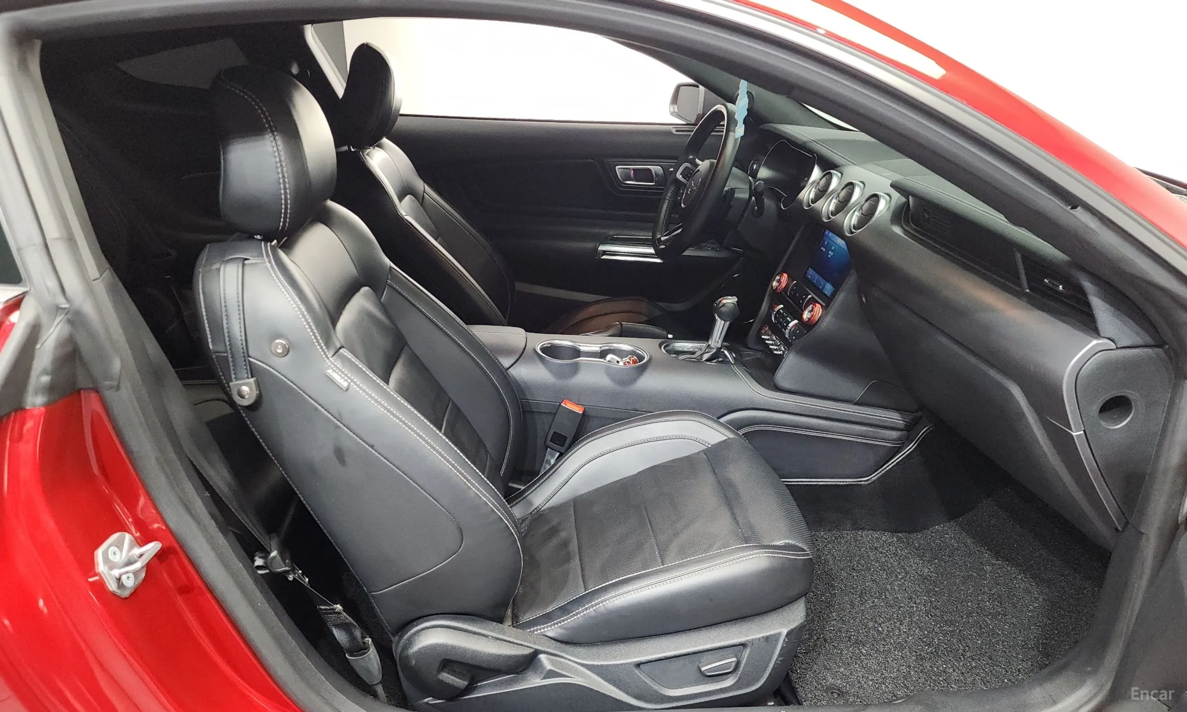 Ford Mustang превью 11