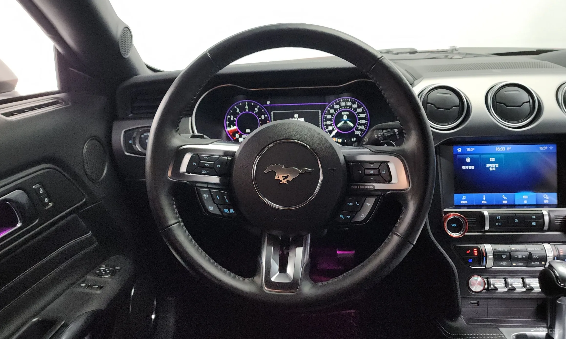 Ford Mustang превью 13
