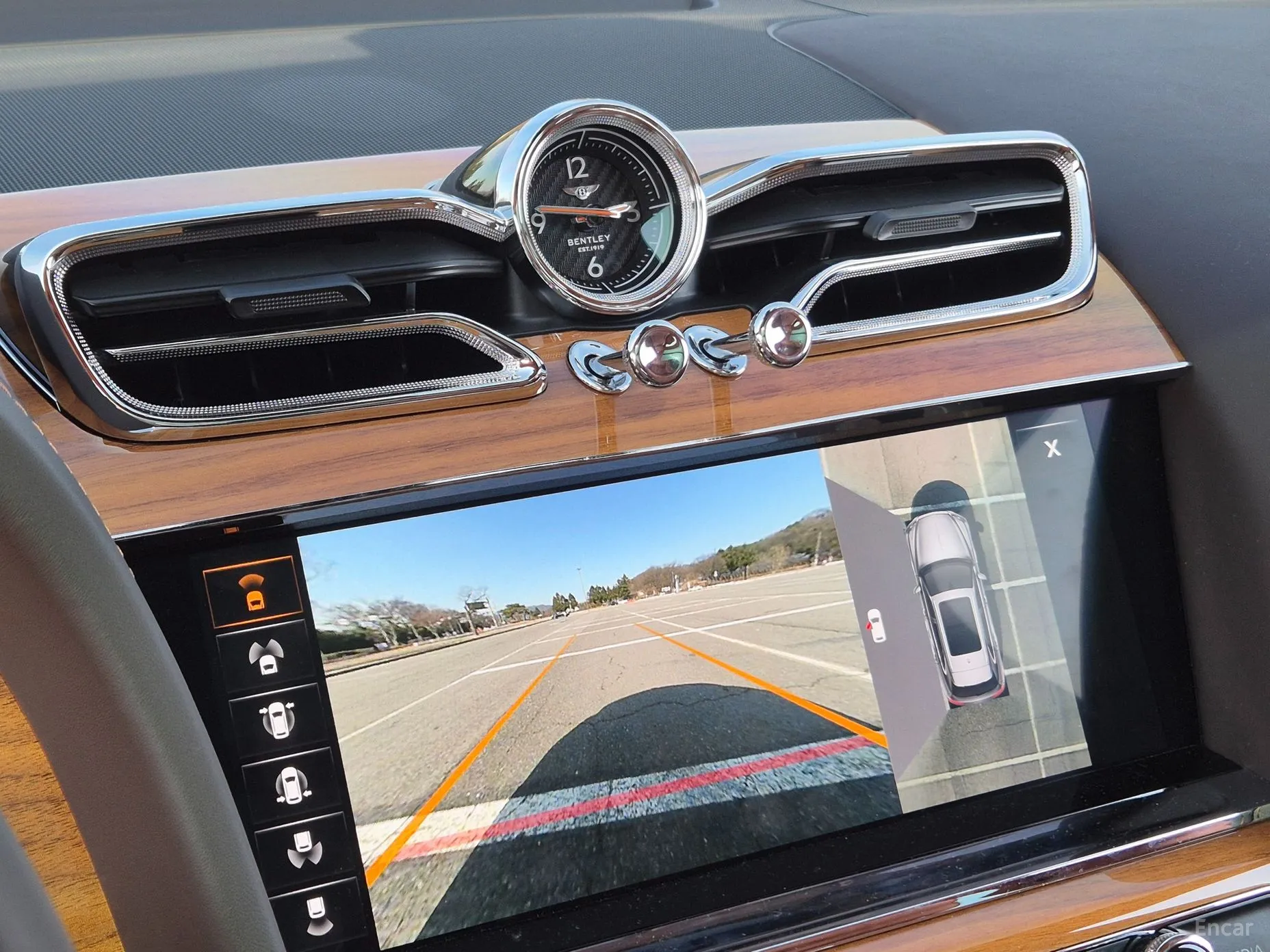 Bentley Bentayga превью 14