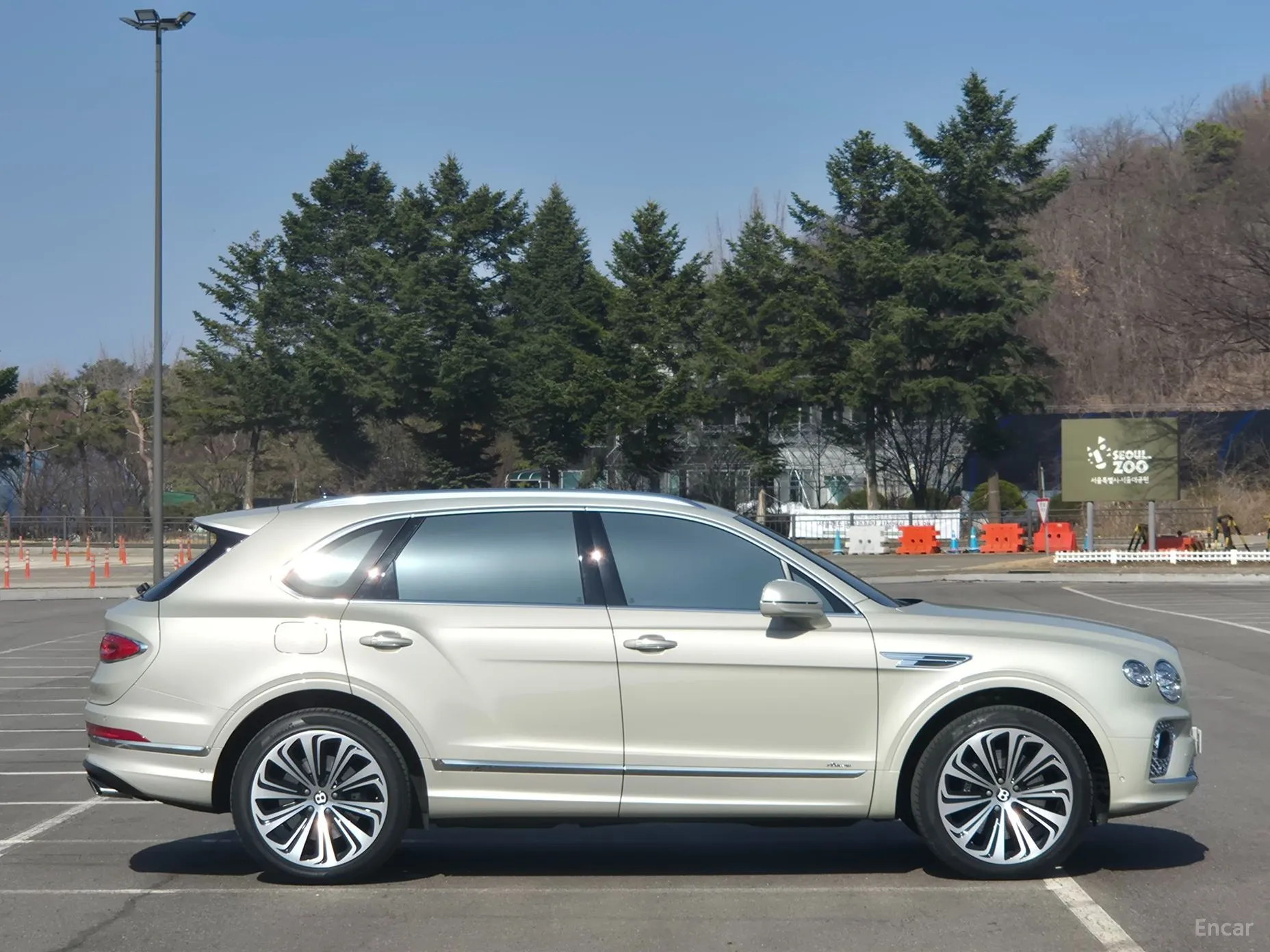 Bentley Bentayga превью 20