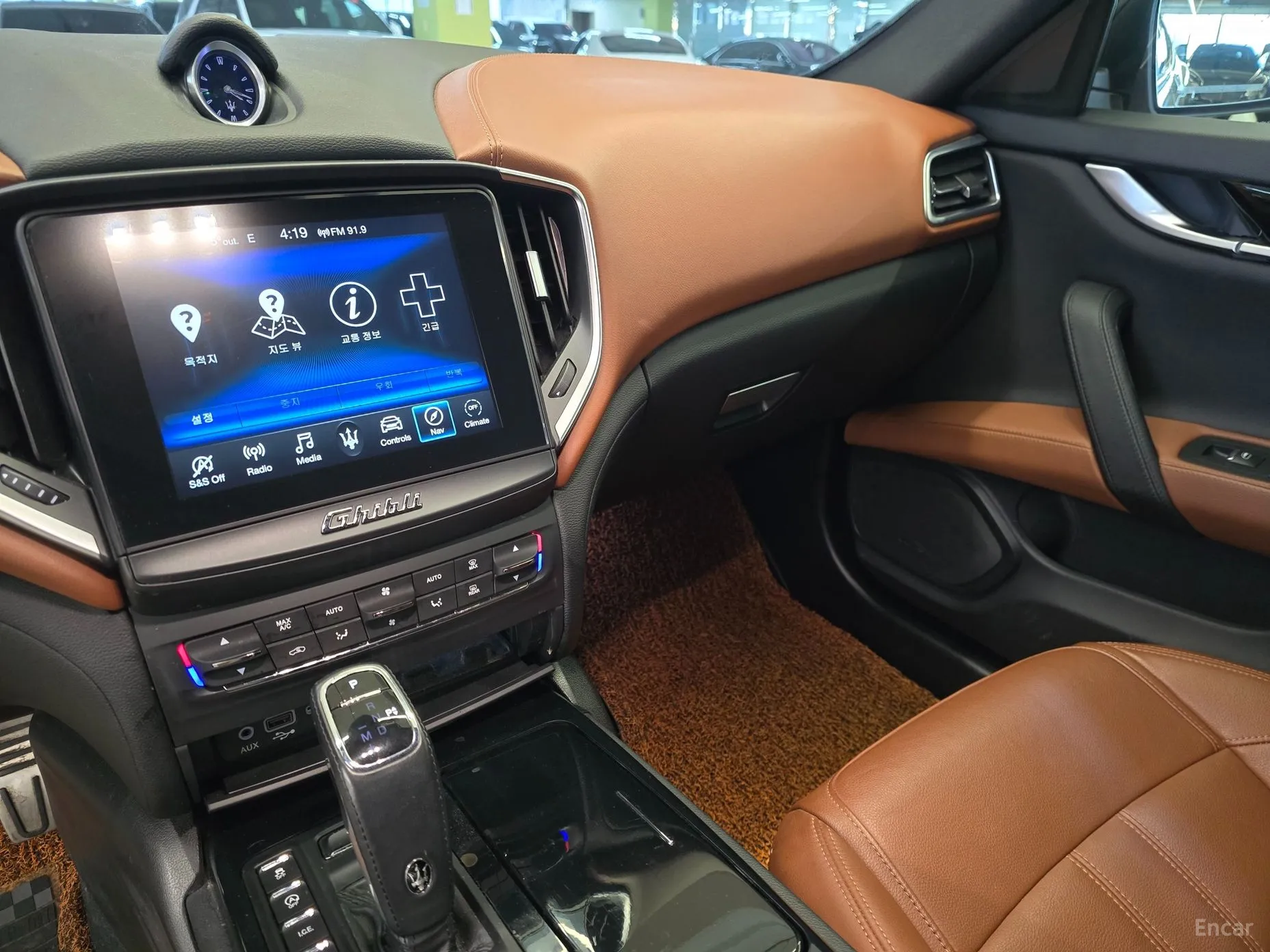 Maserati Ghibli превью 13