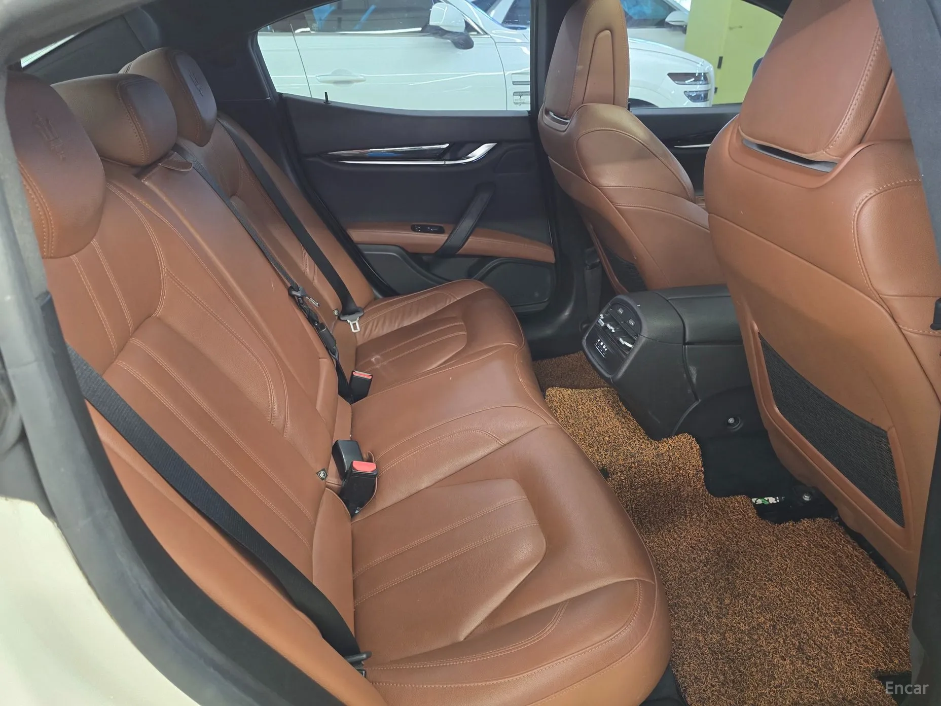 Maserati Ghibli превью 9