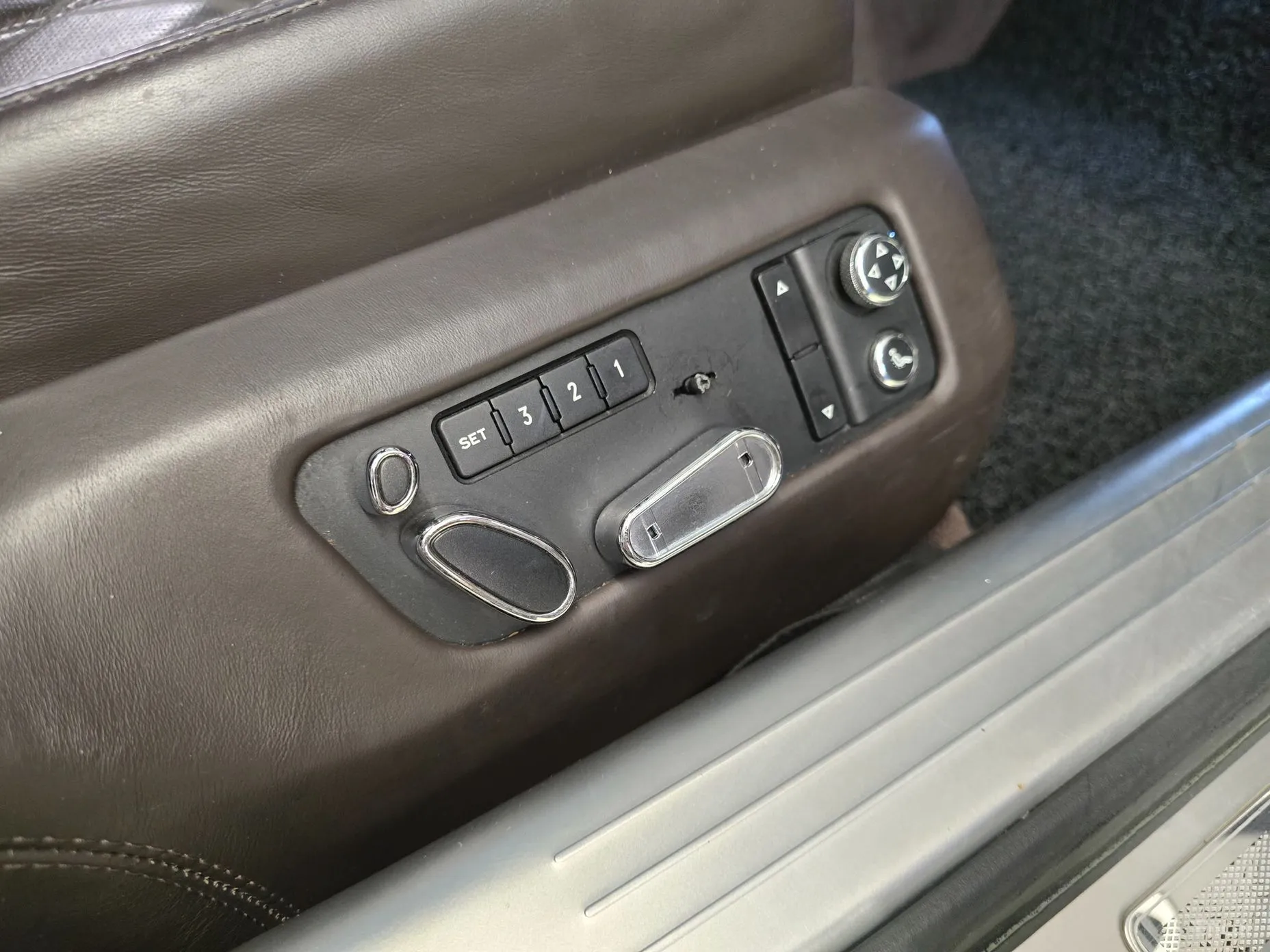 Bentley Flying Spur Gen 1 превью 18