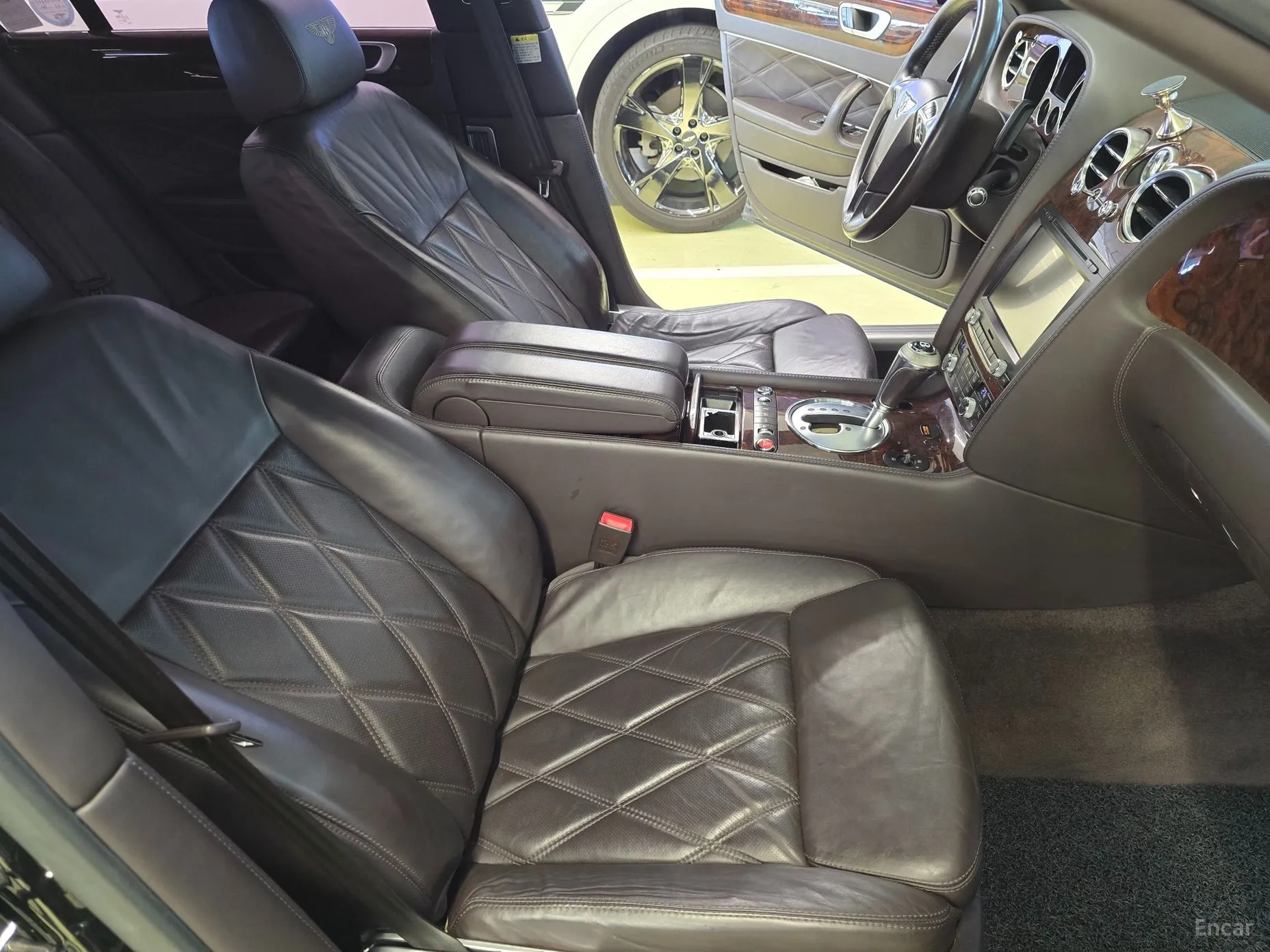 Bentley Flying Spur Gen 1 превью 9