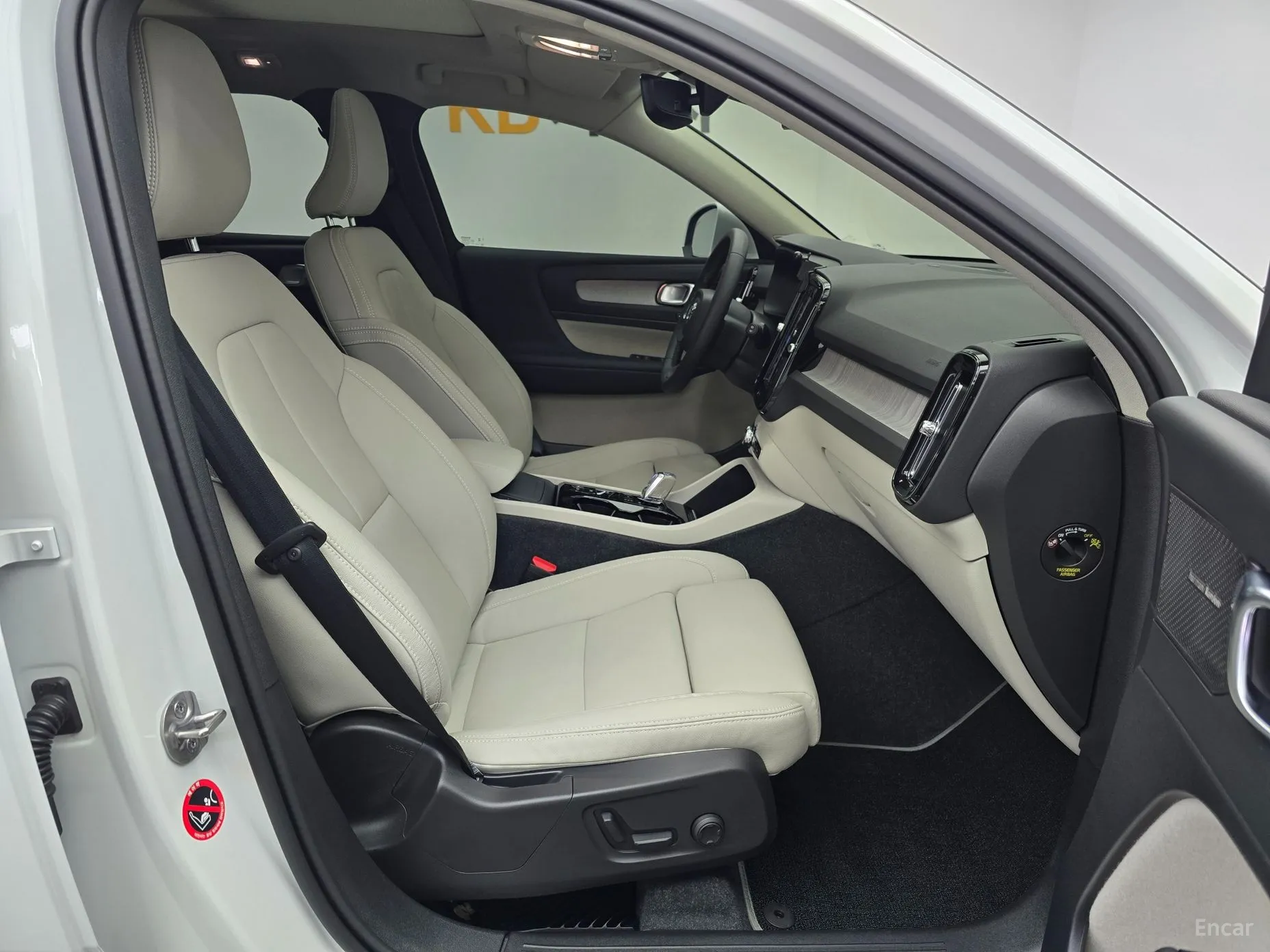 Volvo XC40 превью 11