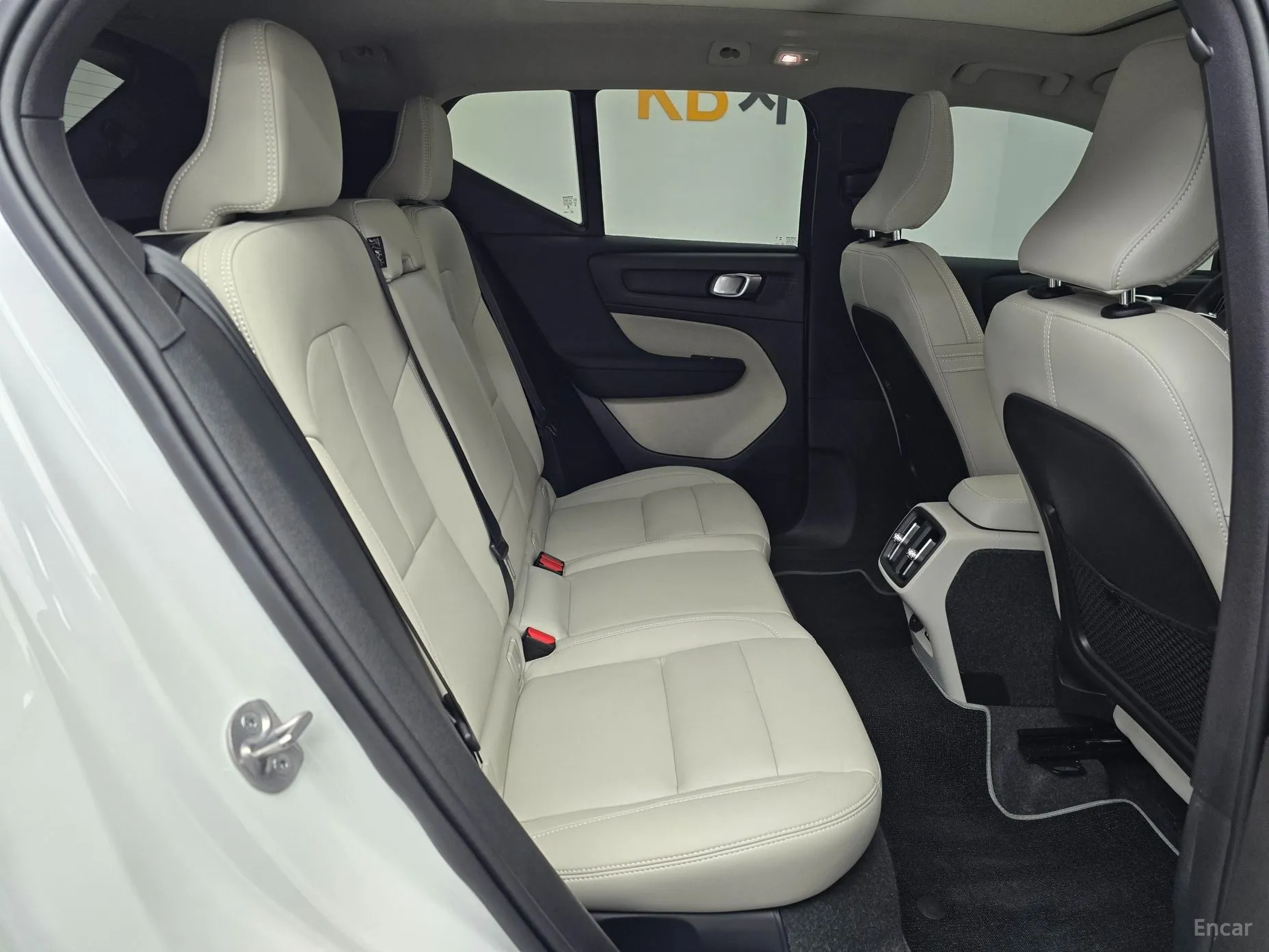 Volvo XC40 превью 12
